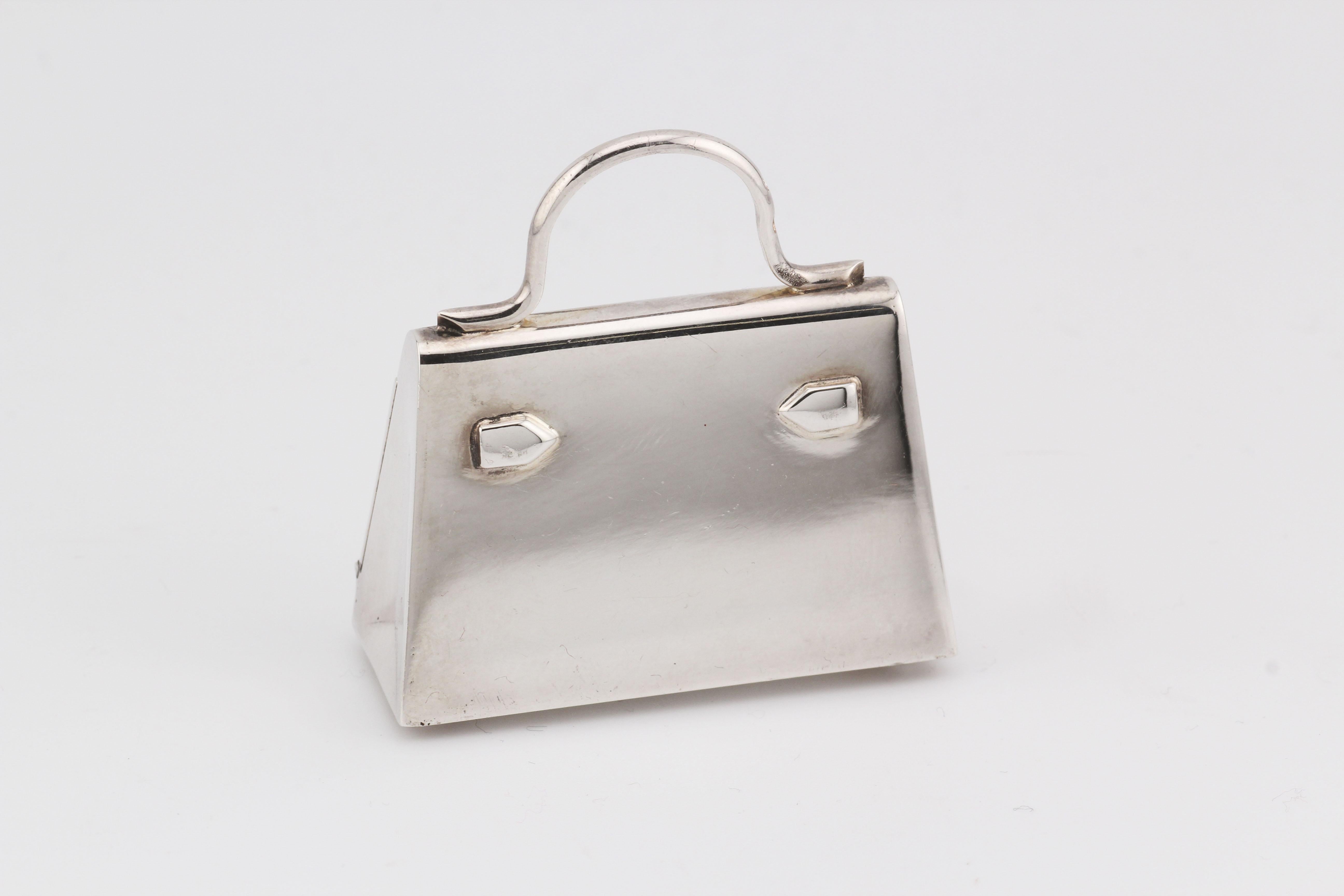 Hermès Paris, pendentif pilulier en forme de sac Kelly, en argent sterling 2