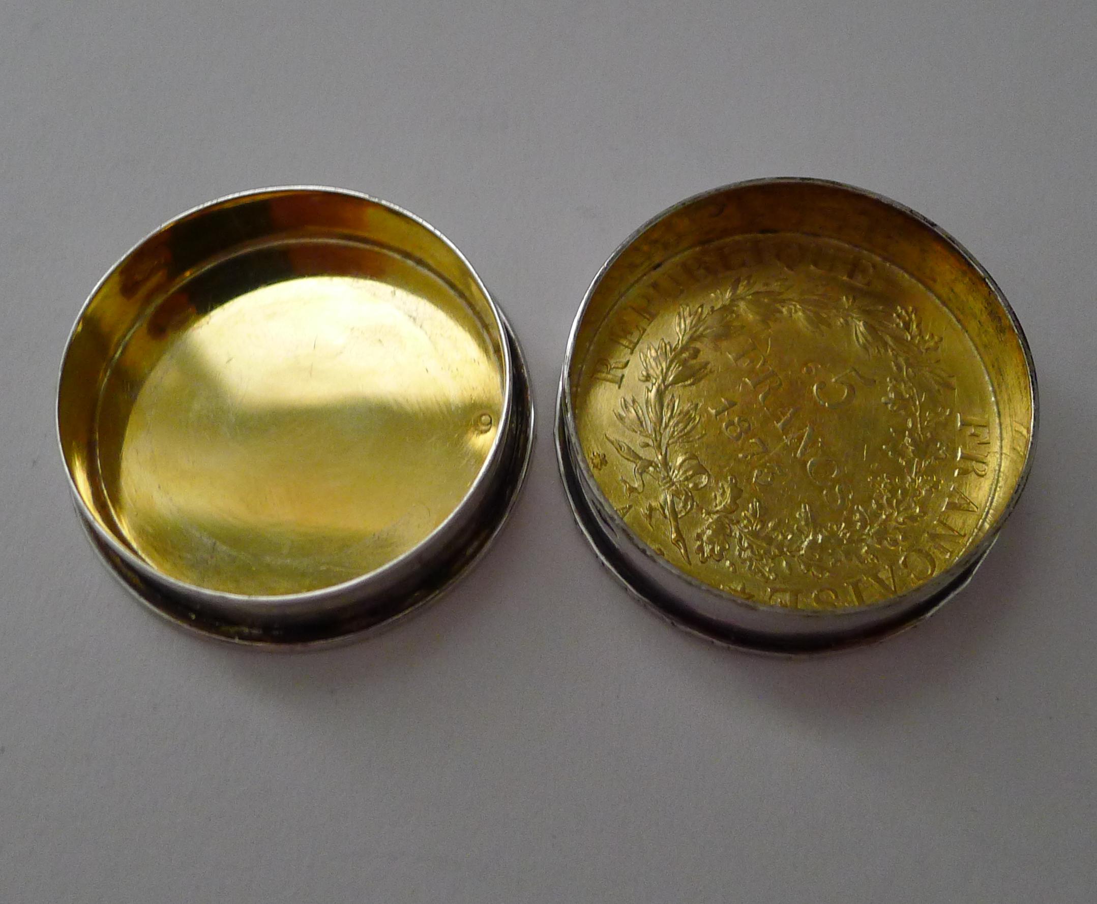 Metà XX secolo Hermes, Paris - Sterling Silver Pill Box With 1873 Coin Inset in vendita