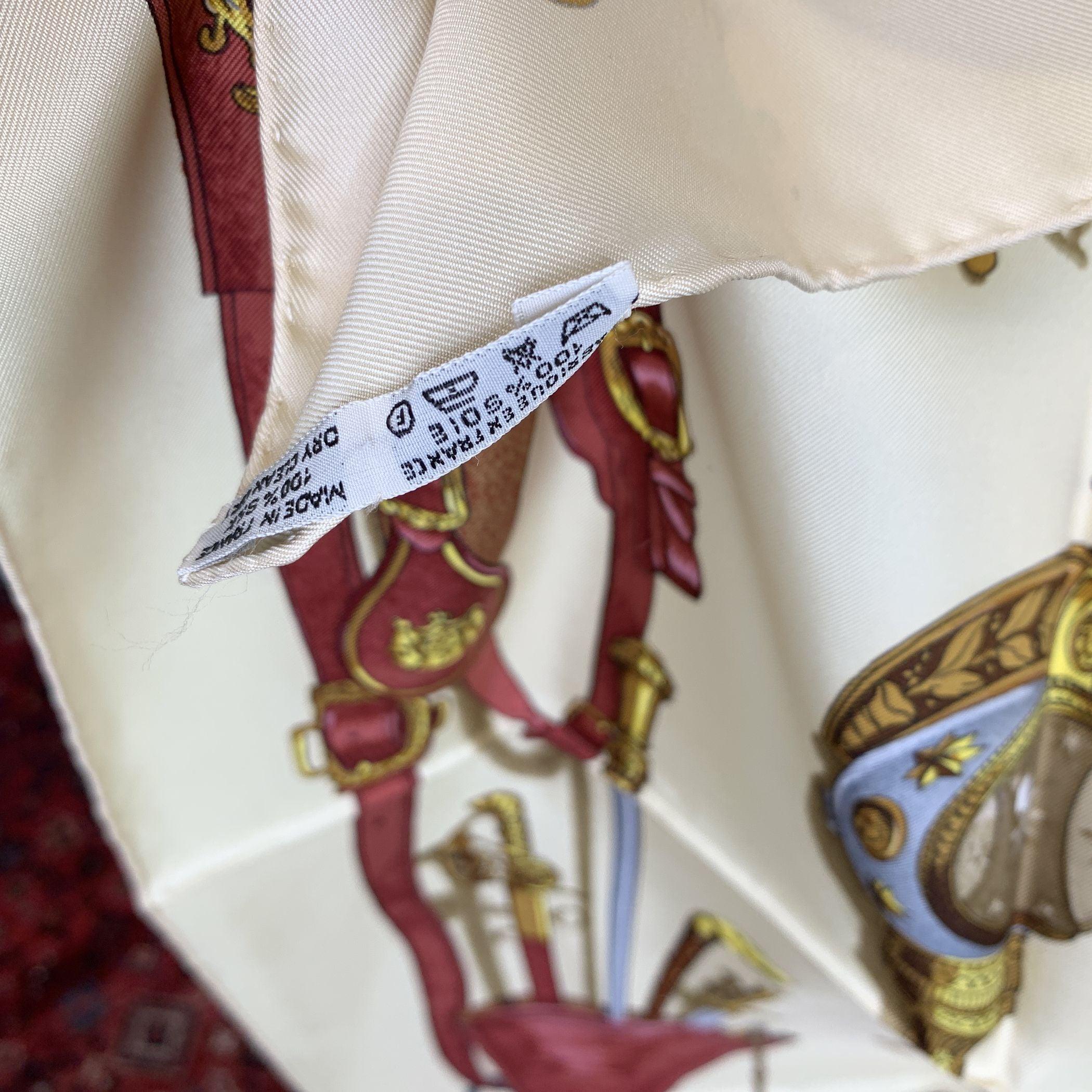 Hermes Paris Vintage Beige Silk Scarf Musee 1962 Philippe Ledoux In Excellent Condition For Sale In Rome, Rome