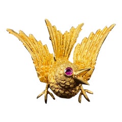 Hermès Paris Vintage Bird Ruby Brooch 18K Rose Gold French, 1960s/1970s