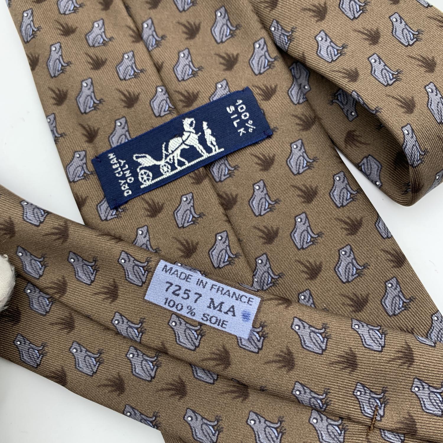 Hermes Paris Vintage Brown Silk Frogs Pattern 7257 MA Neck Tie In Excellent Condition In Rome, Rome