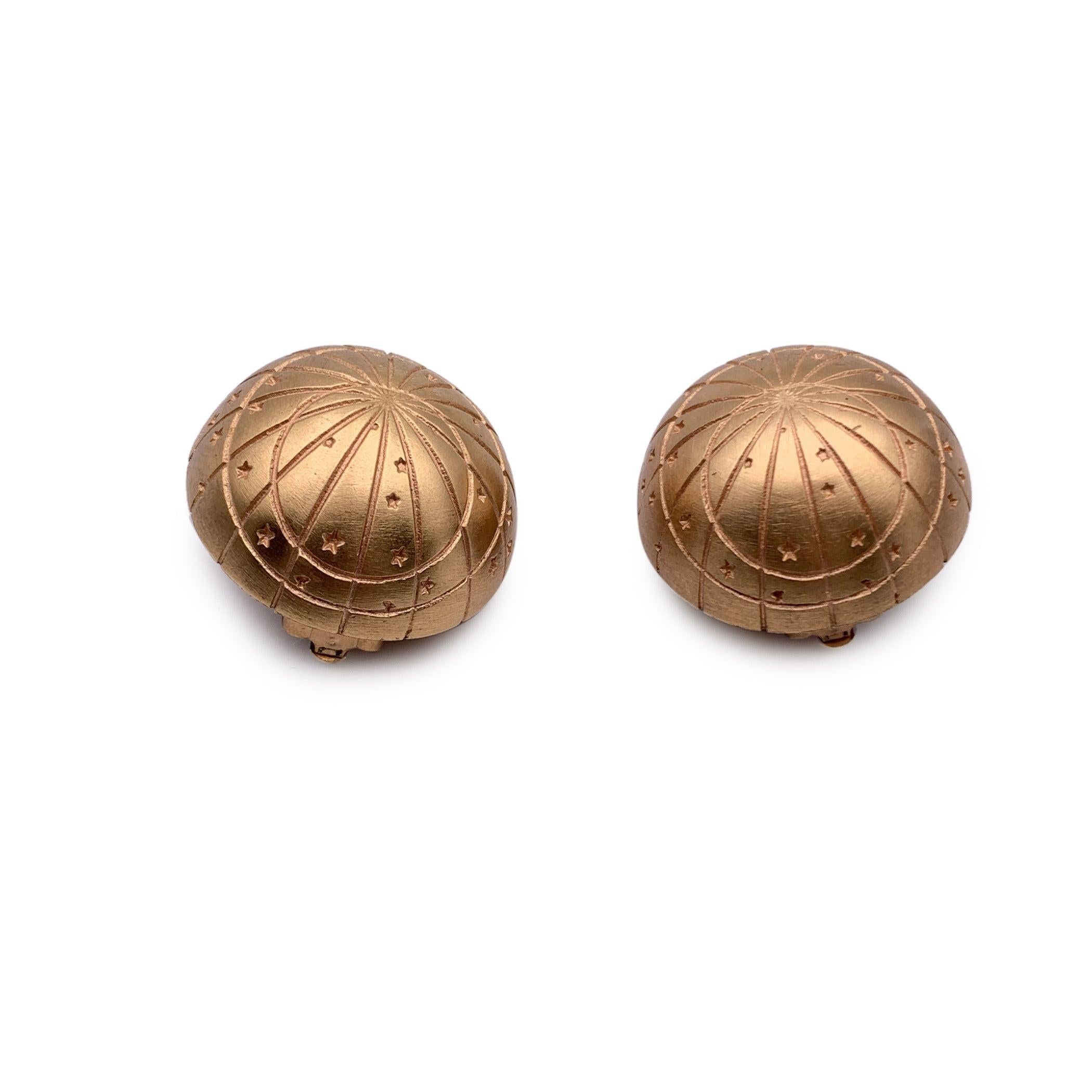 Step into the world of timeless elegance with these vintage Hermes gold metal round Celestial Dome clip-on earrings. Crafted with the impeccable artistry that the house of Hermes is renowned for, these earrings feature a celestial-inspired dome