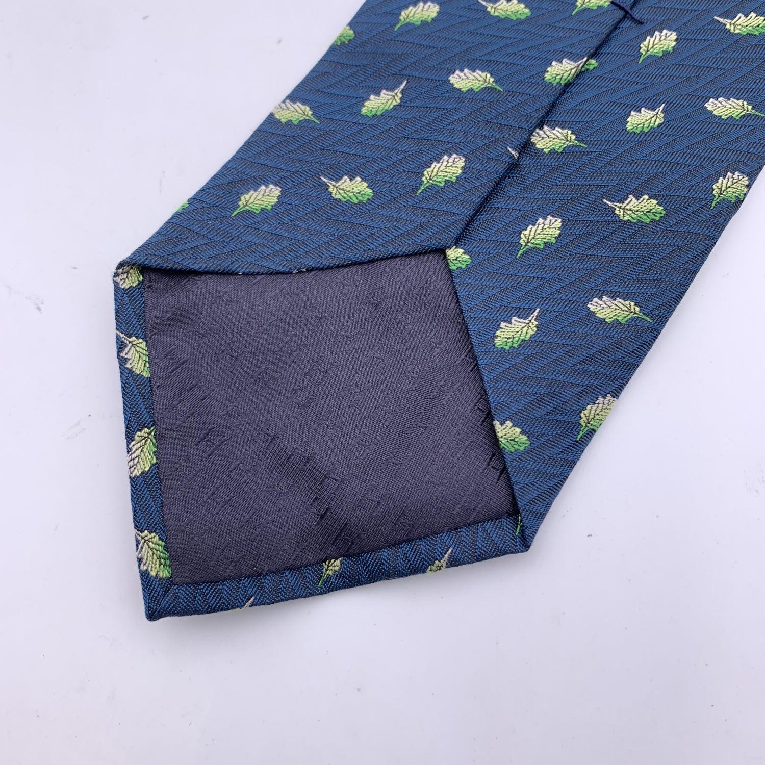 Cravate Hermes Paris Vintage en soie verte à motif de feuilles Excellent état à Rome, Rome