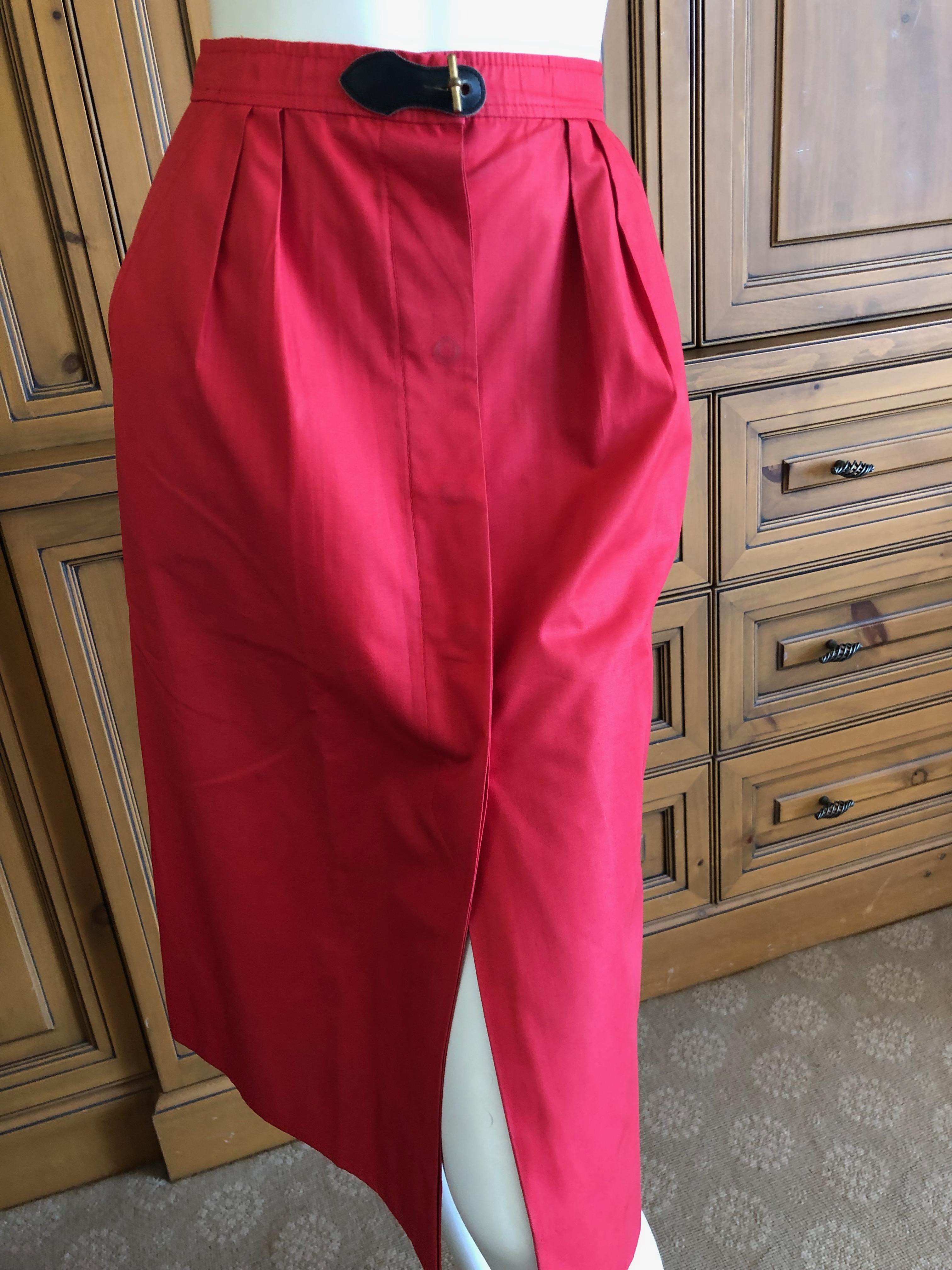 Hermes Paris Vintage Red Polished Cotton Skirt Suit with Signature Details In Excellent Condition For Sale In Cloverdale, CA