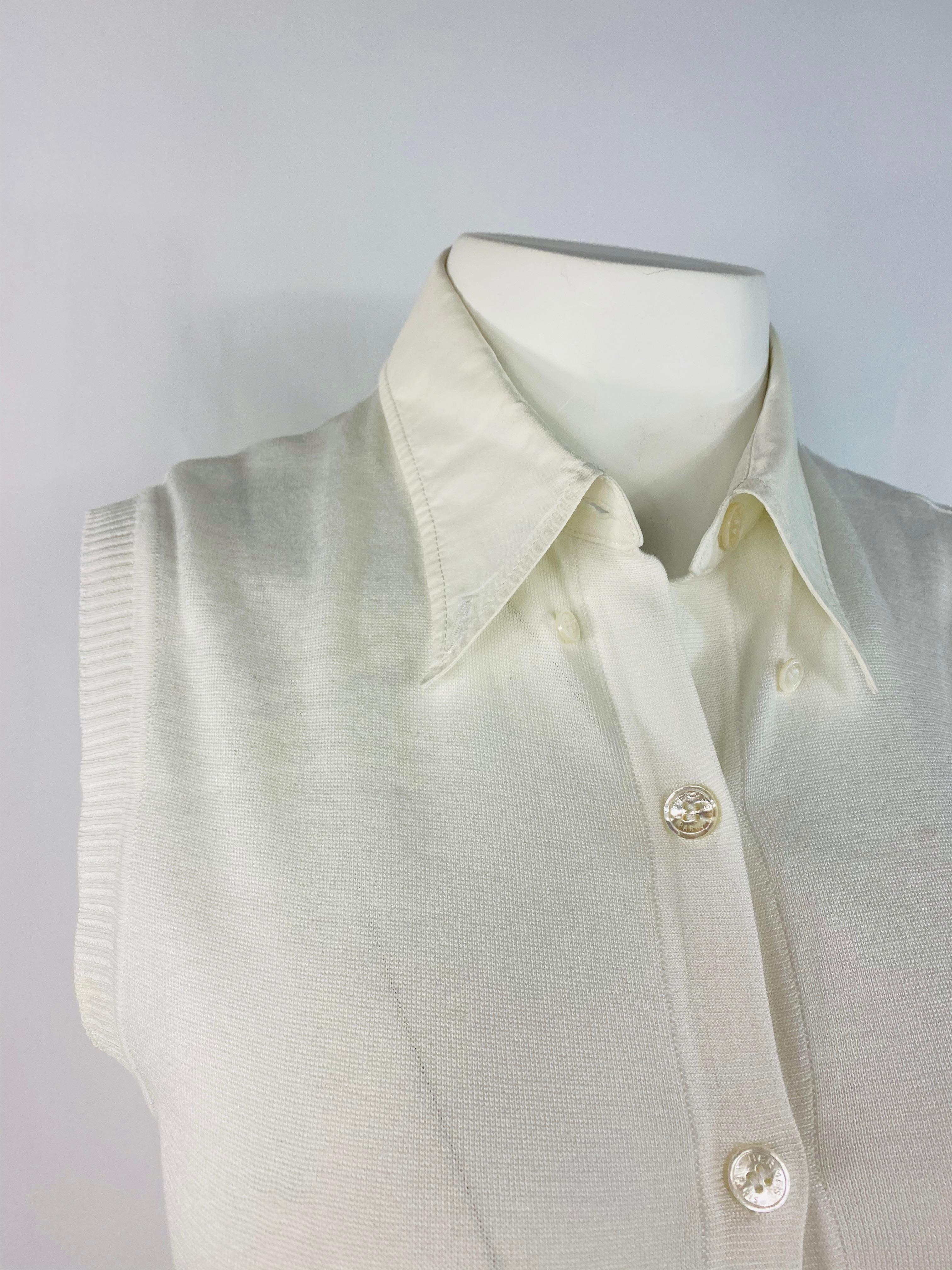 Product details:
Featuring 100% cotton white button down sleeveless top with collar detail.
Size 38.
Made in France.