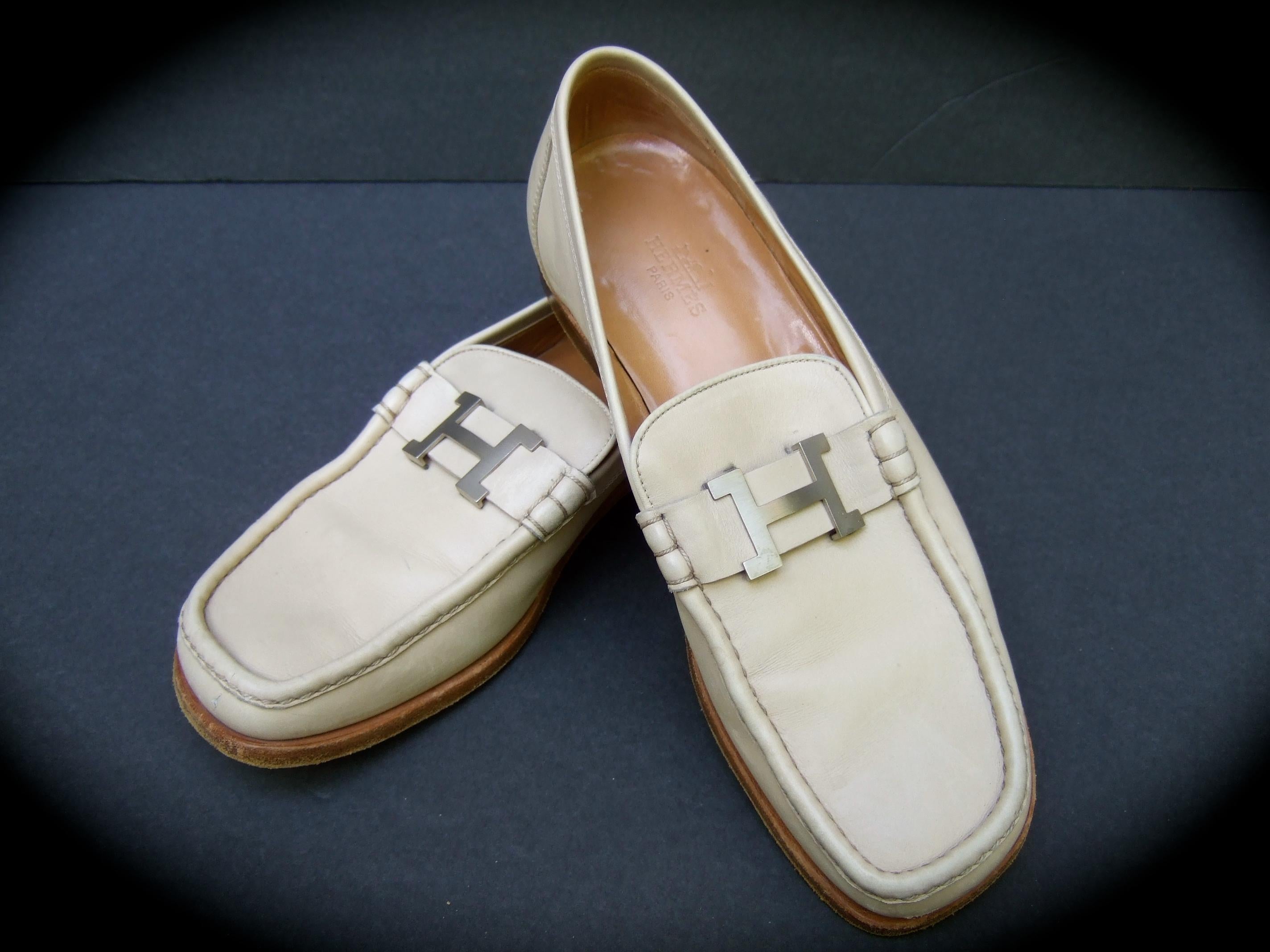 Hermes Paris Mocasines de mujer Constance Hebilla plateada Piel marfil italiana Años 90 Plata en venta
