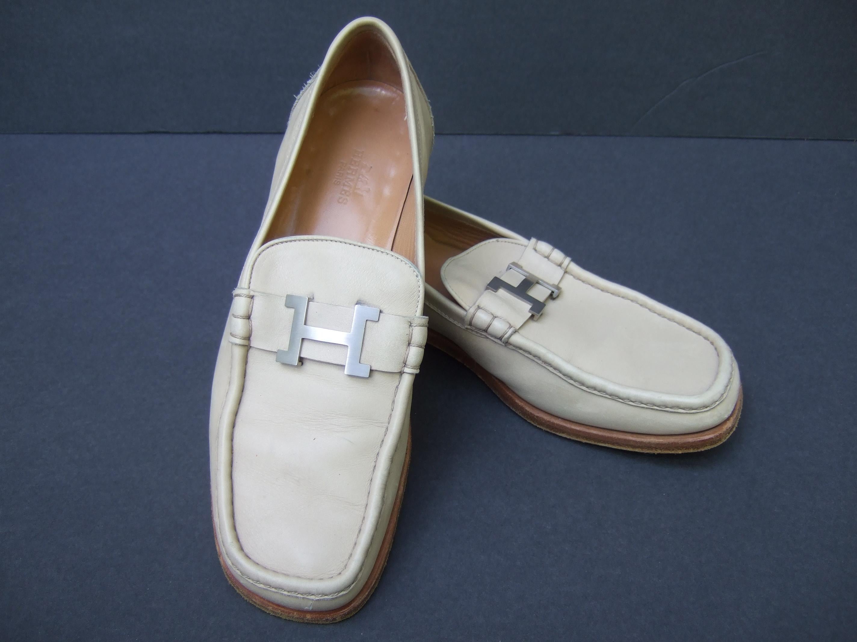 Hermes Paris Women's Constance Silver Buckle Ivory Leather Italian Loafers 1990s In Good Condition For Sale In University City, MO
