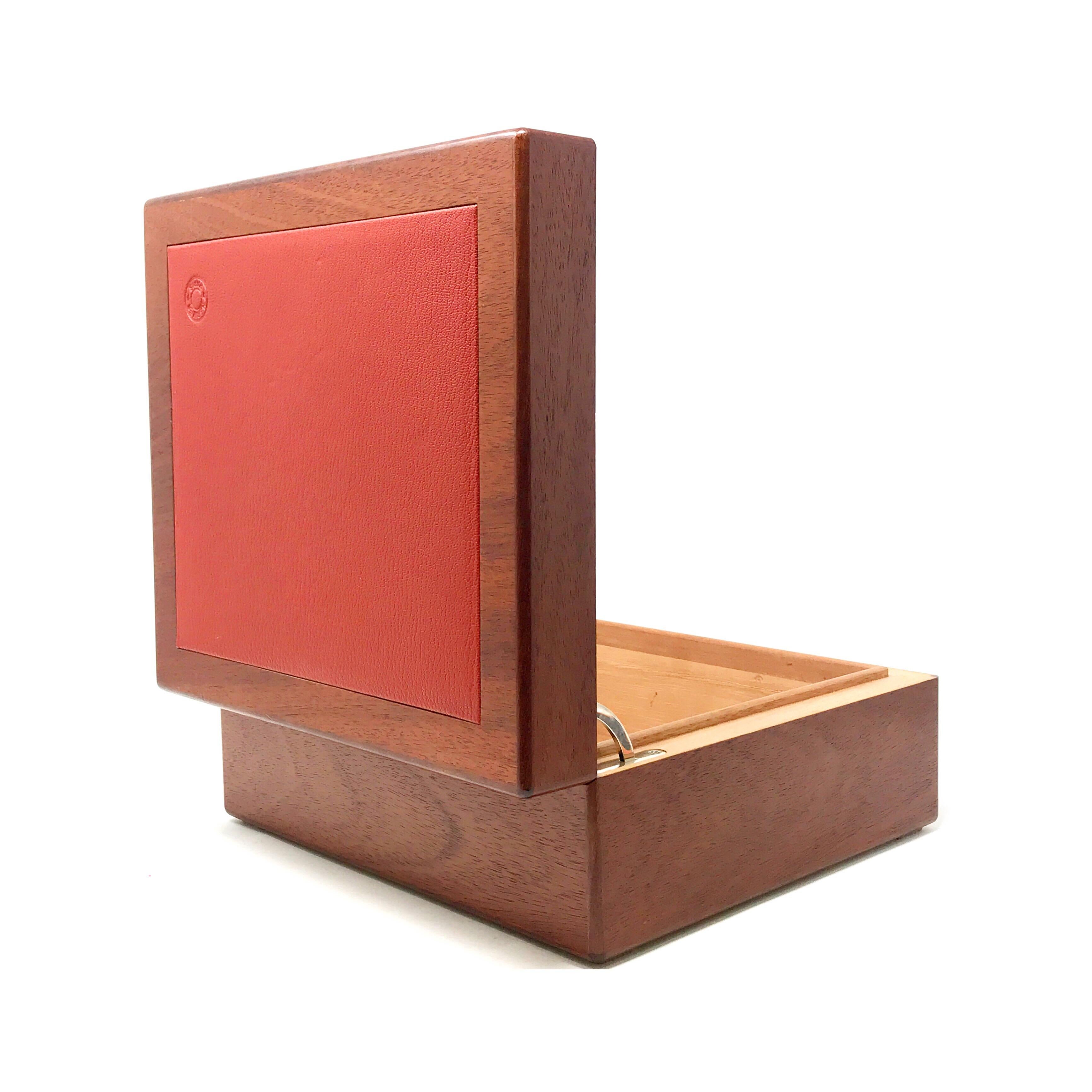 Orange HERMES PARIS wooden cigar box.  For Sale