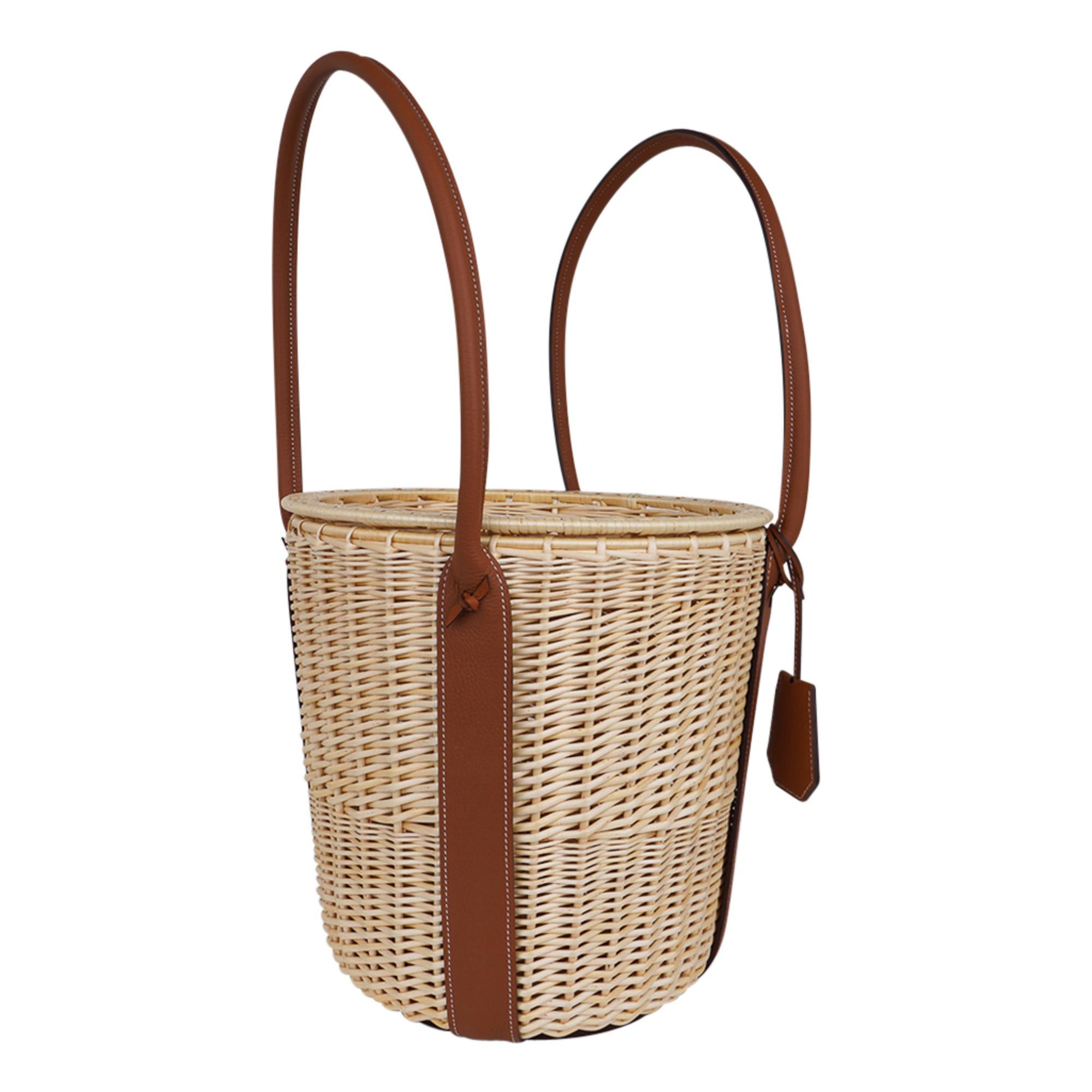 Hermes Park Picknickkorb Ein Spaziergang im Garten Teller und mehr Neu mit Box (Beige) im Angebot
