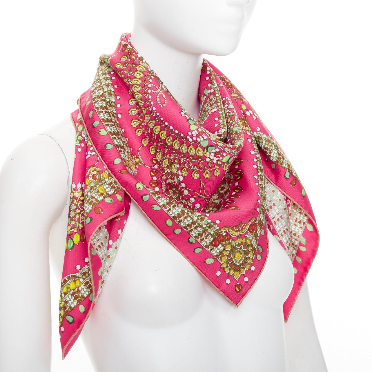 Rose HERMES Parures des Jewell rose vert 100% soie imprimé bijou 90cm en vente