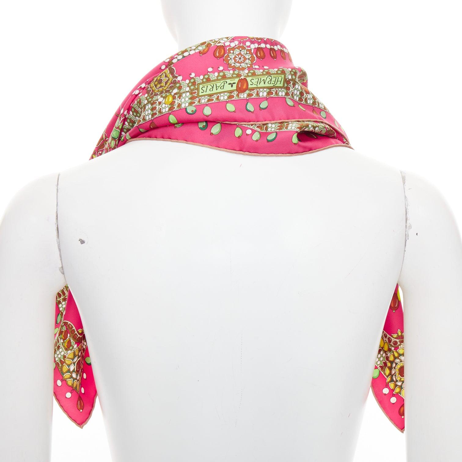 HERMES Parures des Jewell rose vert 100% soie imprimé bijou 90cm Pour femmes en vente