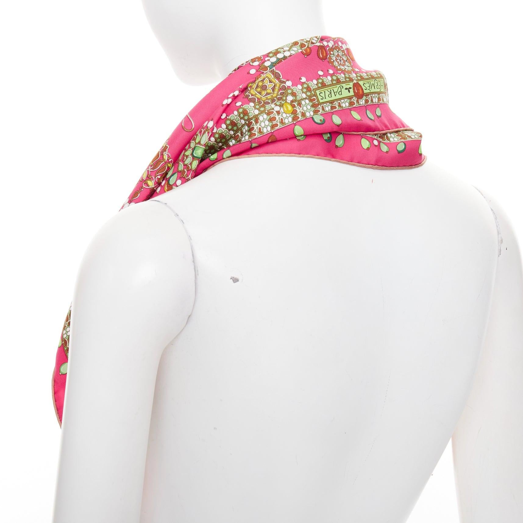 HERMES Parures des Jewell rose vert 100% soie imprimé bijou 90cm en vente 1