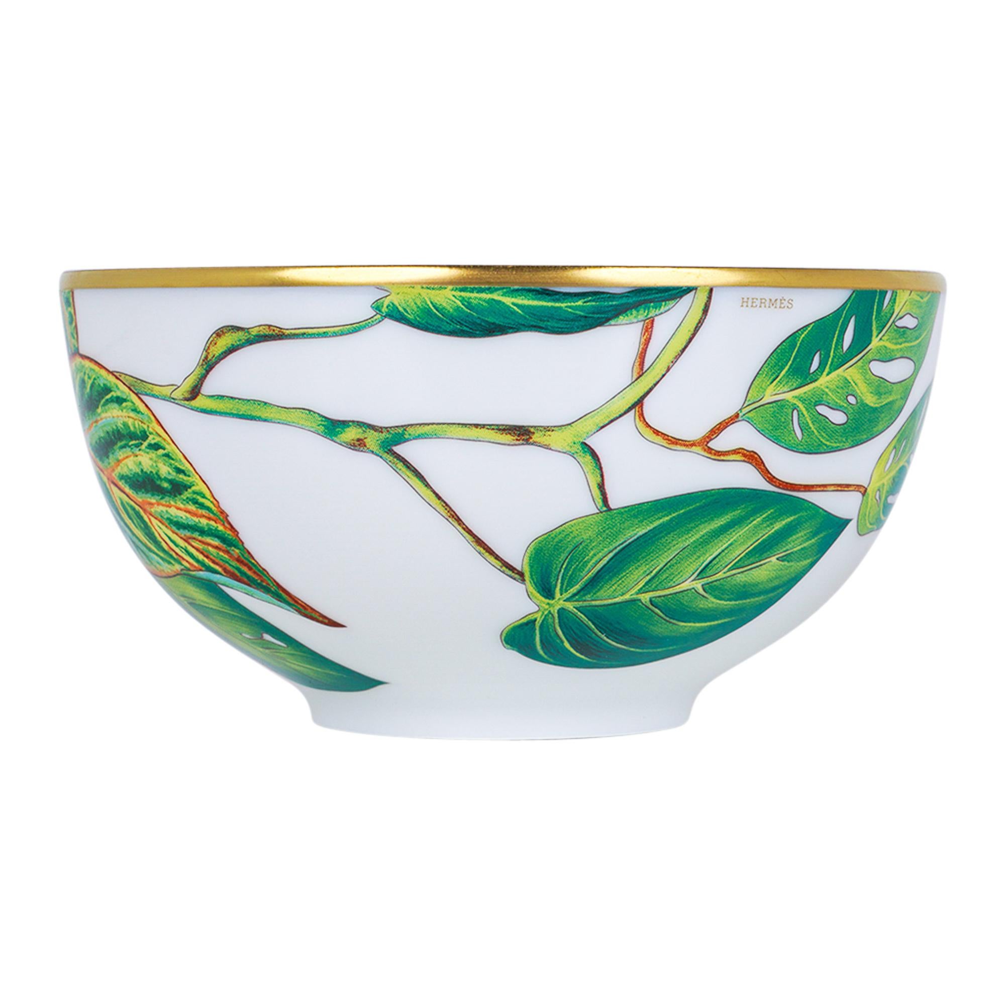 Mightychic offers an Hermes Medium Vegetable Bowl featured in the classic Hermes Passifolia pattern.
A beautiful hommage to the peace and power of flora.
Decorated using Chromolithography.
Hand-painted 24K gold trim.
Designed by Nathalie