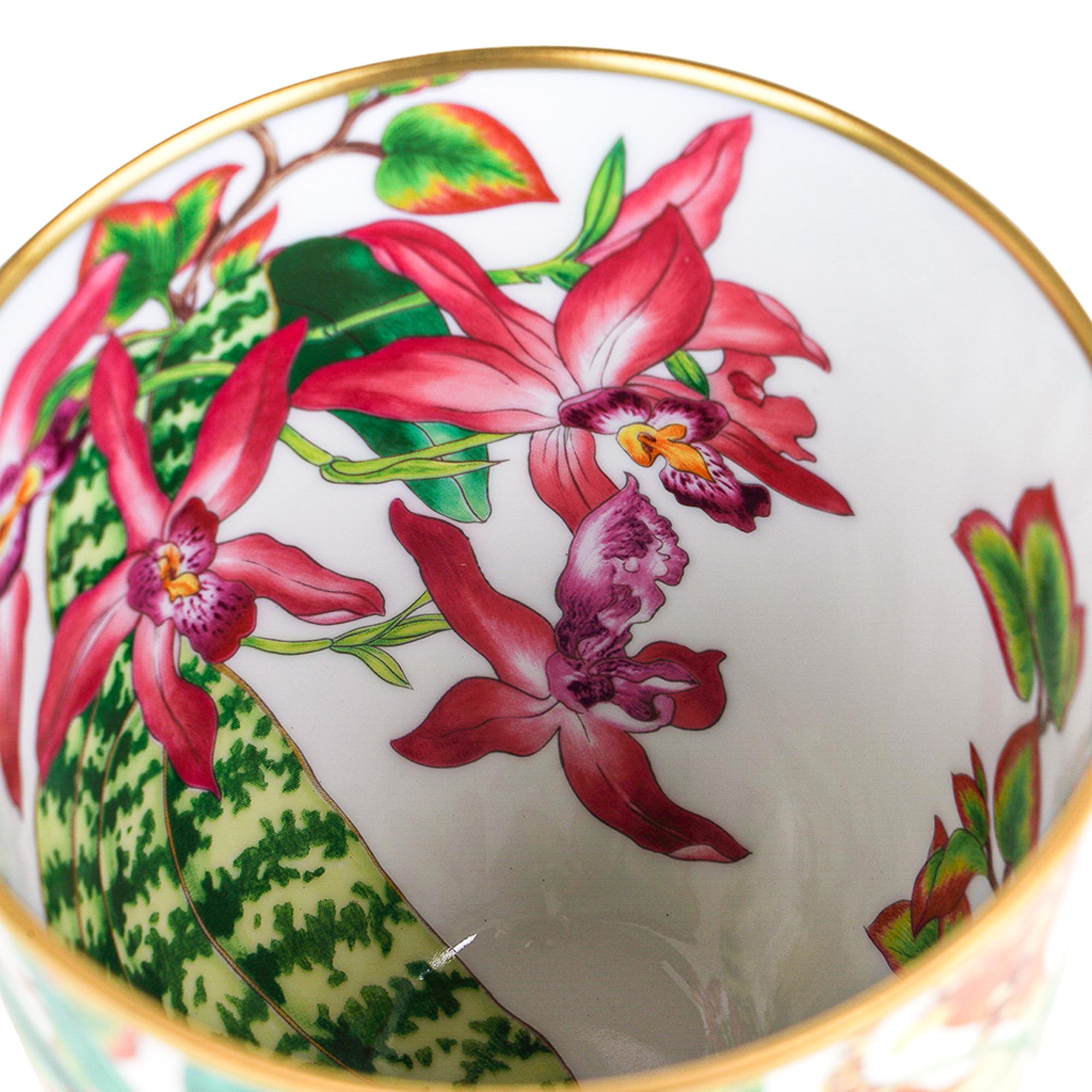 Mightychic offers an Hermes Mug featured in the classic Hermes Passifolia pattern.
A beautiful hommage to the peace and power of flora.
Decorated using Chromolithography.
Hand-painted 24K gold trim.
Beautiful mug to use with the Passifolia