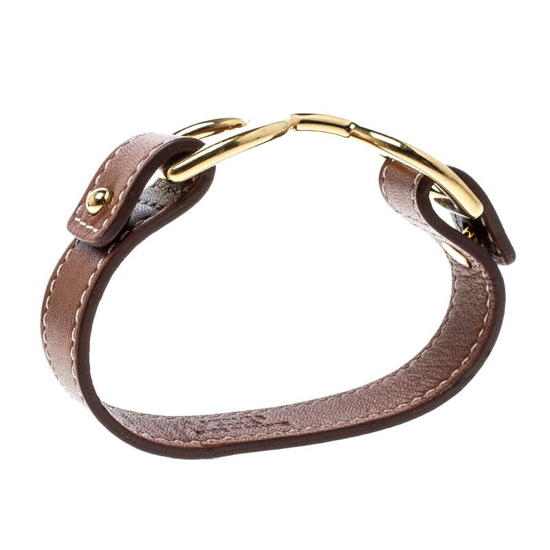 Coming from the house of Hermes, this Pavane bracelet is brilliantly crafted from a brown leather body and detailed with contrast stitching. It comes topped with a gold-plated metal centre and looks best when styled with off-duty looks.

Includes: