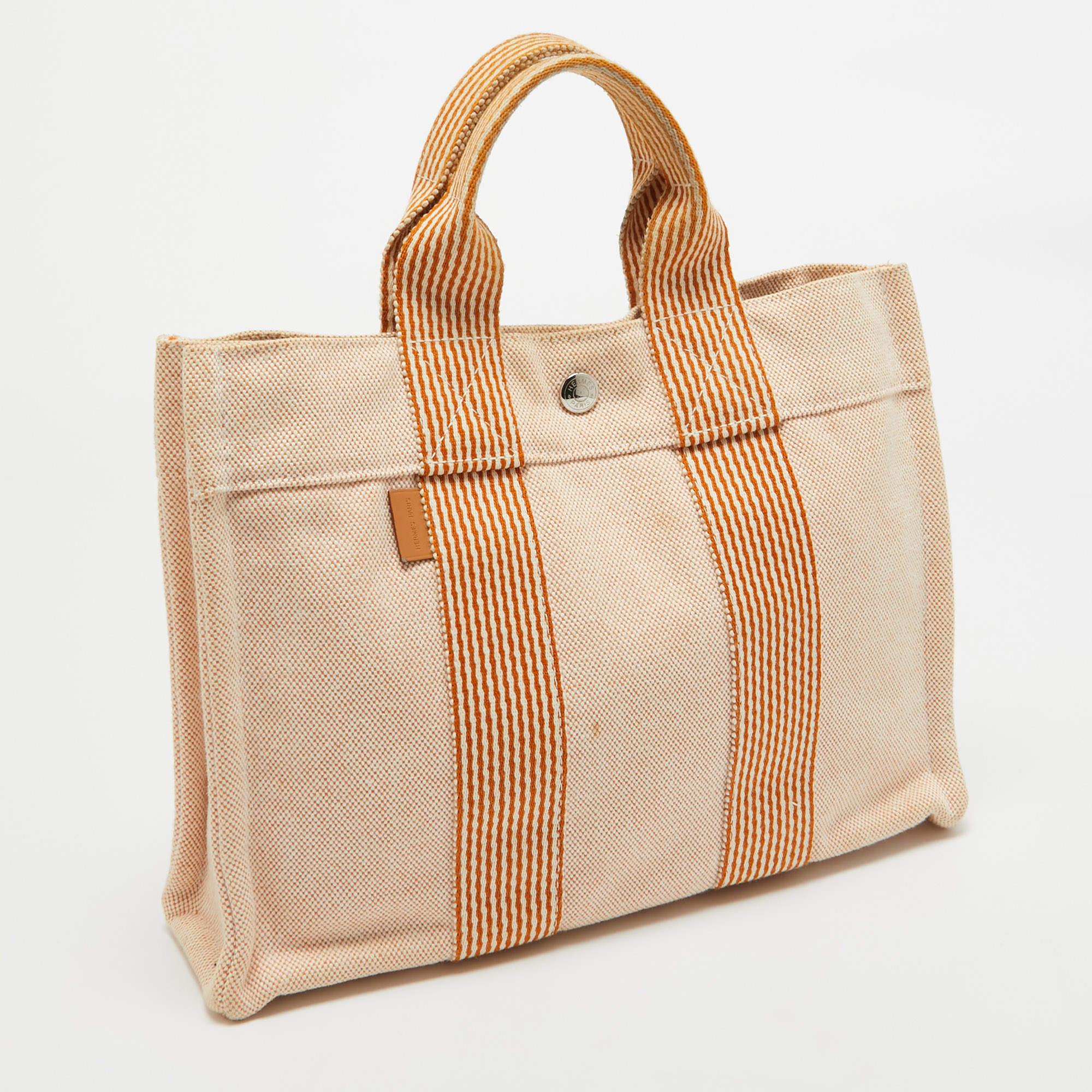 Hermes Peach Canvas Fourre Tout PM Bag In Good Condition In Dubai, Al Qouz 2