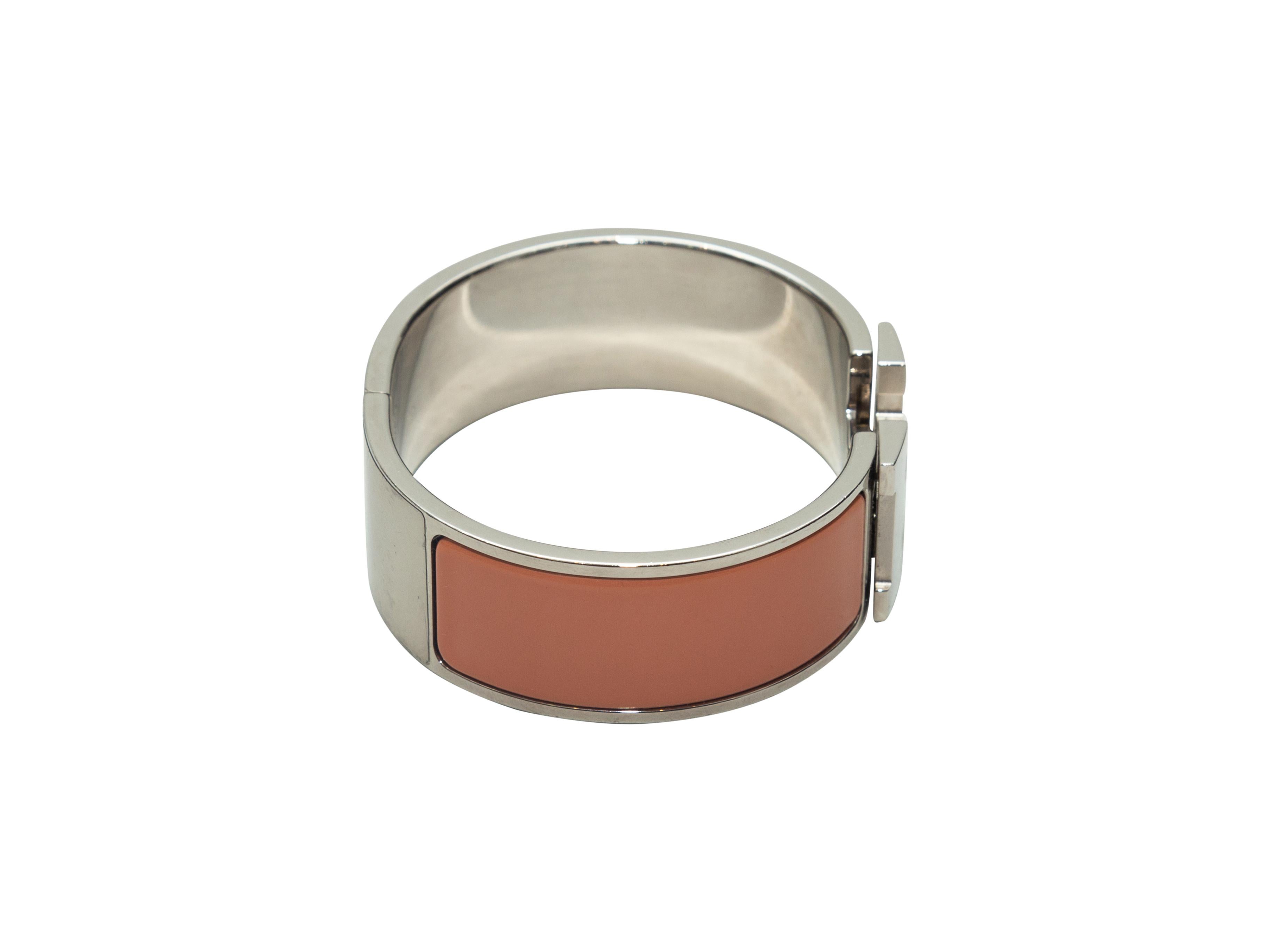 Product details: Peach leather and silver palladium Clic Clac bracelet by Hermes. 7.5