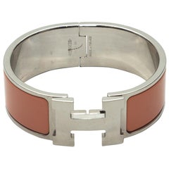 Pre-Owned Hermes Clic H Bracelet in Rose Enamel with 18k Gold Plated H –