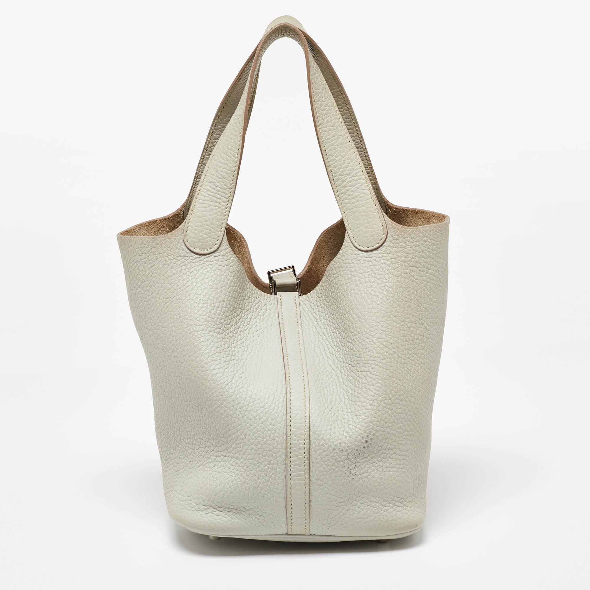 Hermes Pearl Grey Taurillon Clemence Leather Picotin Lock 22 Bag In Good Condition In Dubai, Al Qouz 2