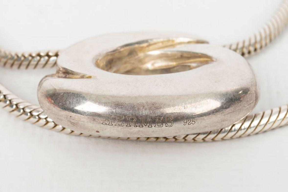 Collana con ciondolo Hermès in argento in vendita 2