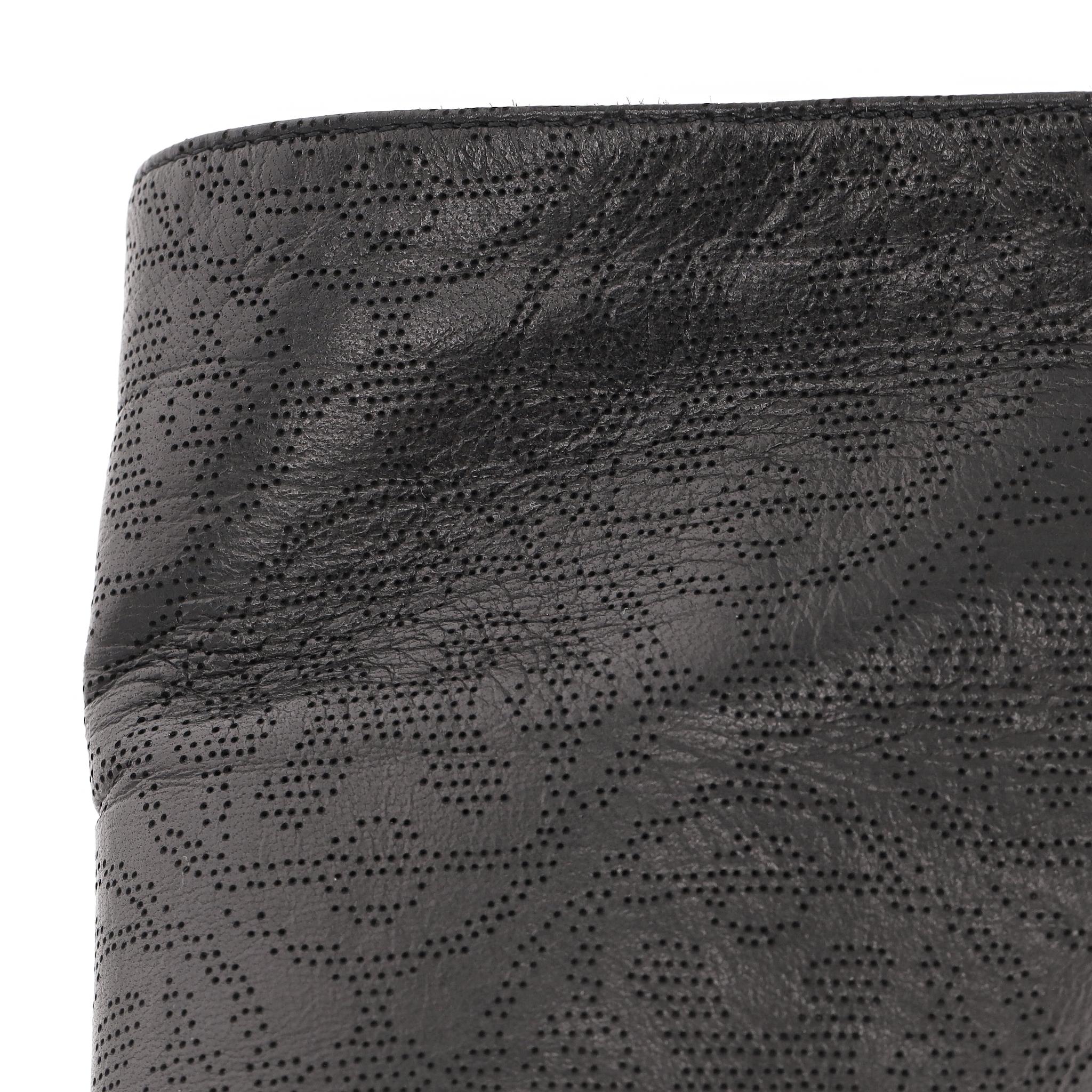 Hermes Kniestiefel aus Leder mit 'H'-Muster und Perforation im Angebot 5