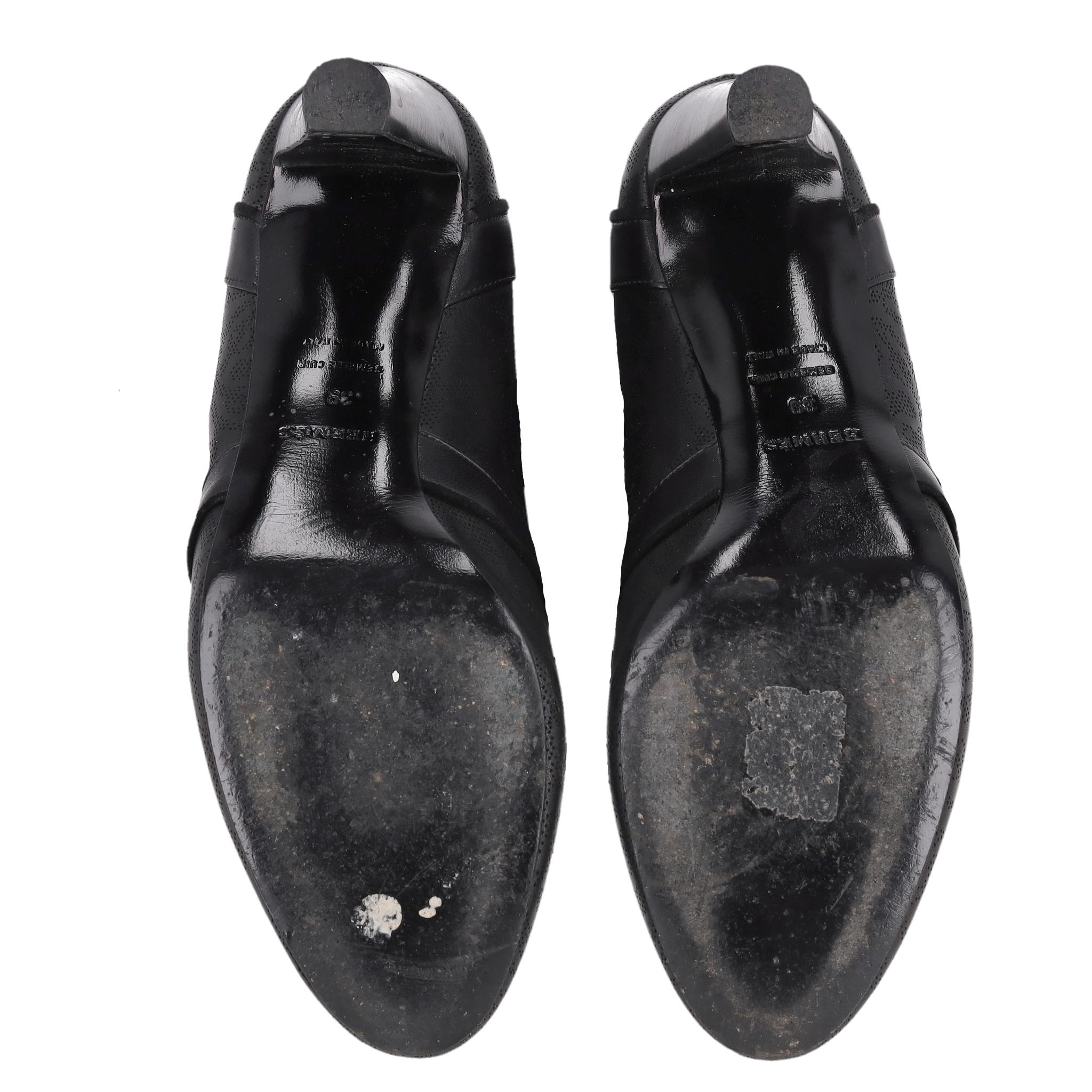 Hermes Kniestiefel aus Leder mit 'H'-Muster und Perforation Damen im Angebot