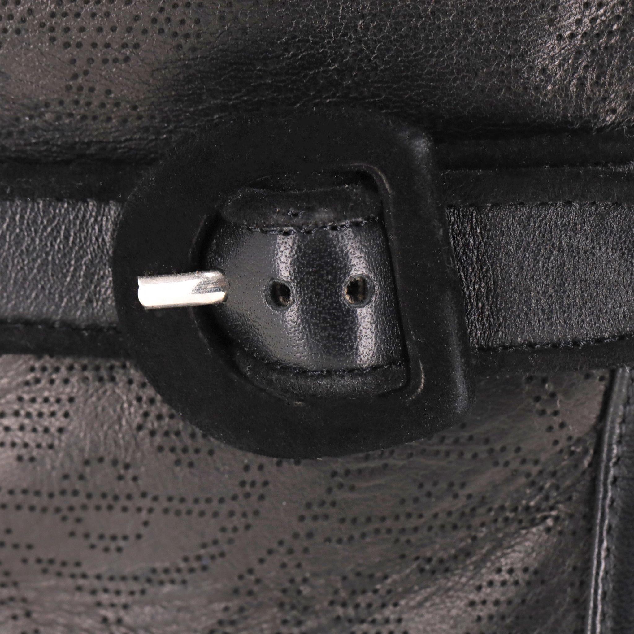 Hermes Kniestiefel aus Leder mit 'H'-Muster und Perforation im Angebot 3