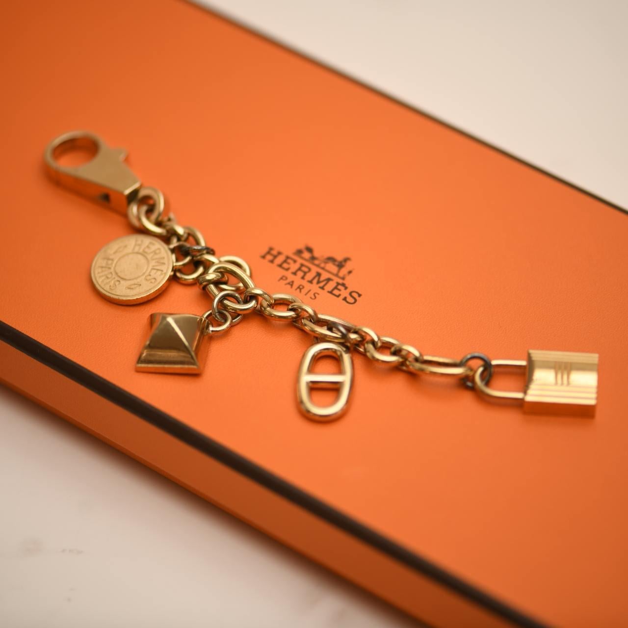 SKU	33301413
Comes With	Box Only
Model	Olga
Metal	Gold-Plated
Weight	Approximately 47.05 g
Length	Approximately 16 cm
Condition	Excellent
__________________________________
If you are interested in any of our previously sold pieces, please contact