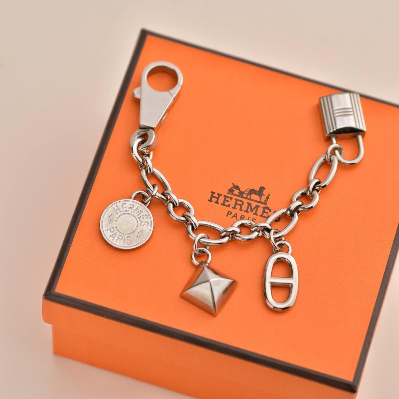 SKU	33301702
Kommt mit	Nur Box
Modell	Olga
Metall	Permabrass
Gewicht	Ungefähr 47,75 g
Länge	Ungefähr 16 cm
Bedingung	Ausgezeichnet
__________________________________
Wenn Sie an einem unserer bereits verkauften Stücke interessiert sind, nehmen Sie