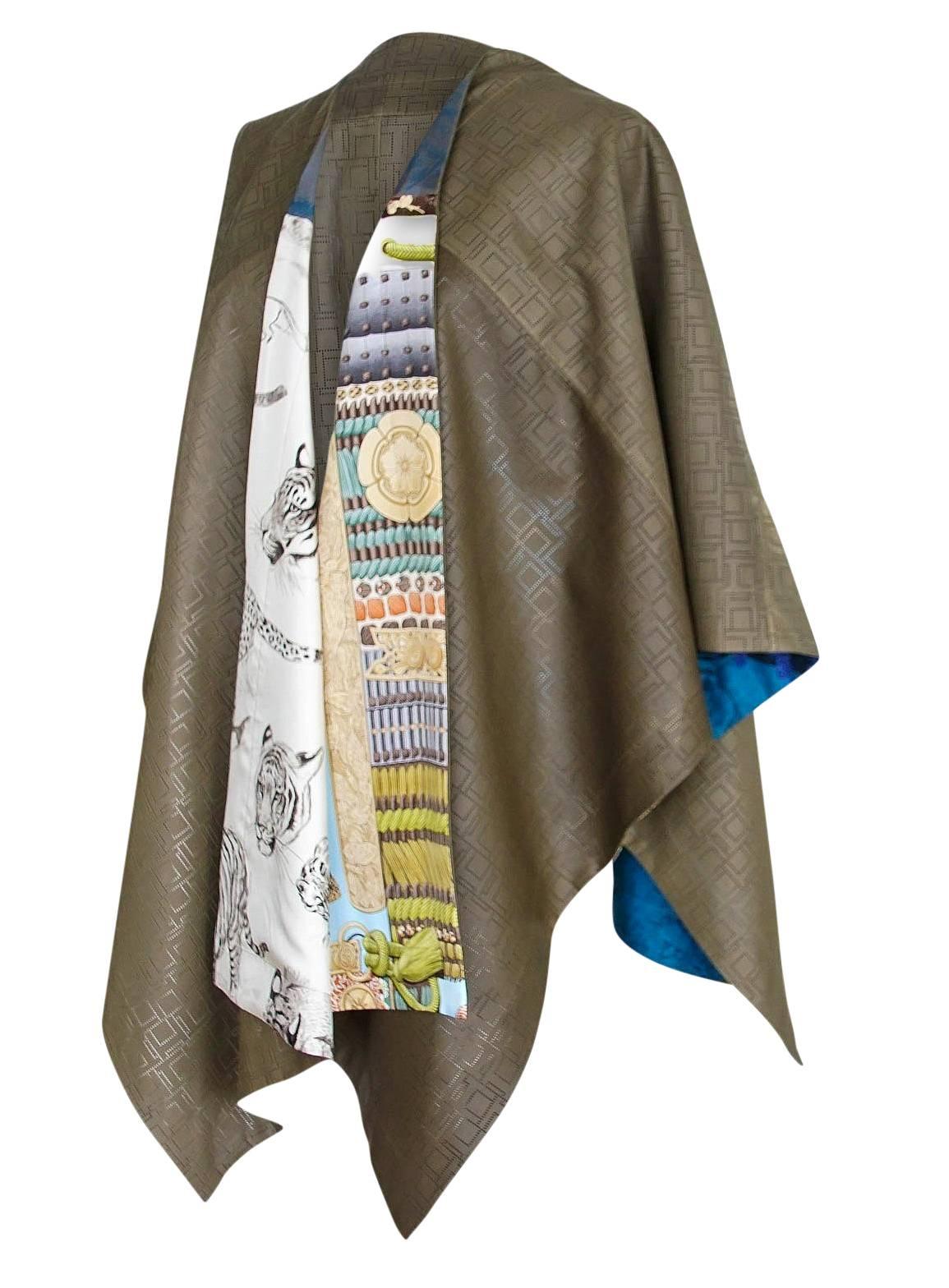 Gris Hermès Petit h Cape One Off Cuir perforé Reverses Divers Imprimés Foulard
