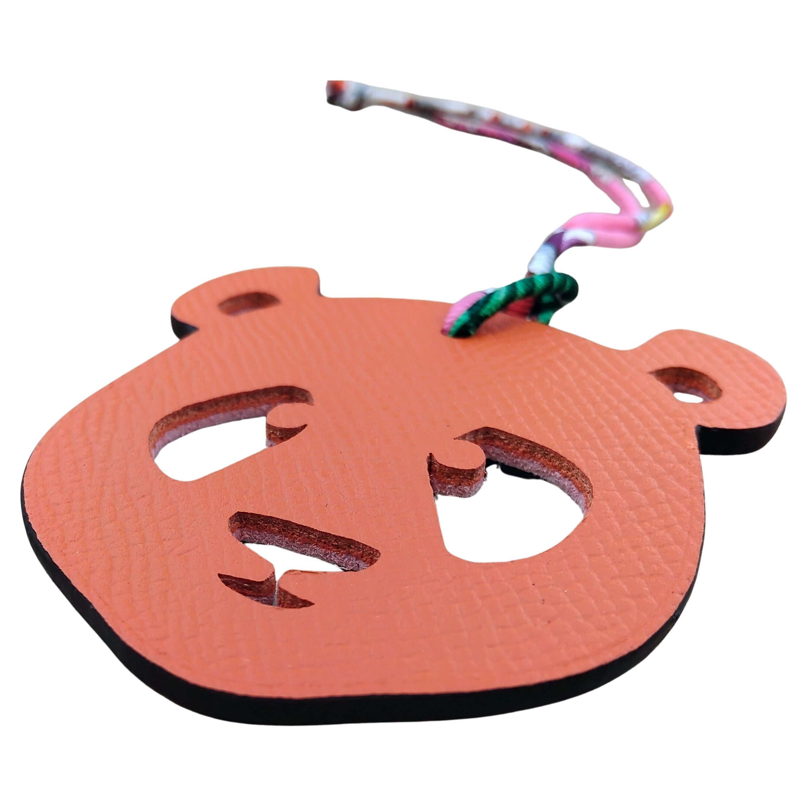 Hermès Petit H Panda Charm per borsa o scarpa in pelle rosa arancione in vendita 3