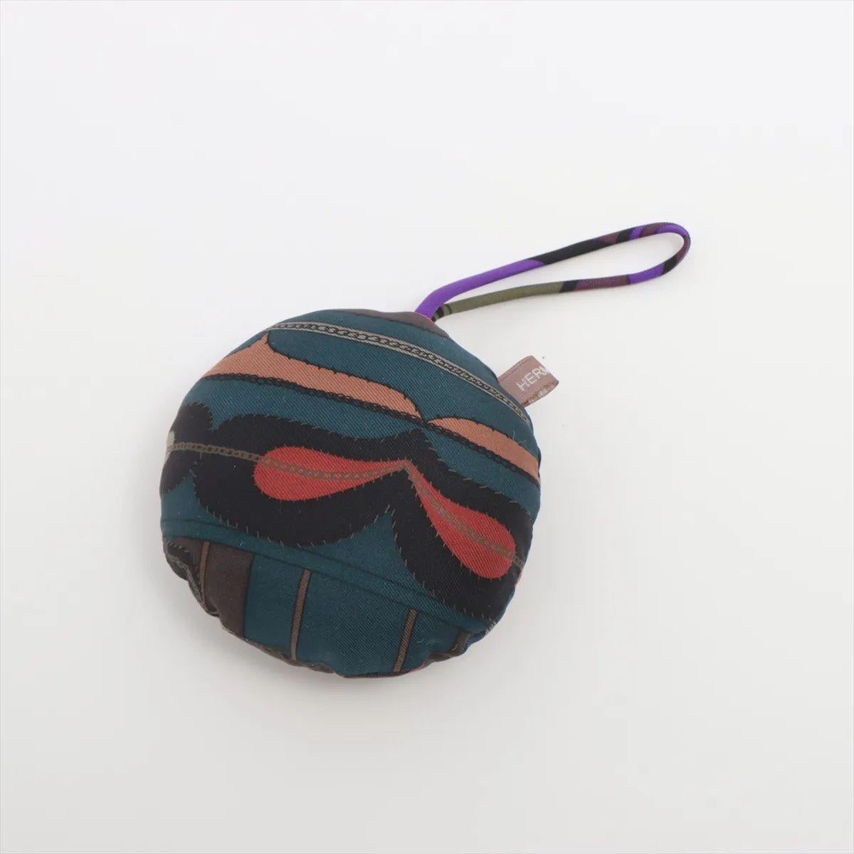 The Hermès Petite Ash Charm in Silk Green is a whimsical and elegant accessory that adds a touch of luxury to any handbag. Crafted in a soft, round silhouette, the charming bag charm features a vibrant green hue that brings a fresh pop of color.
