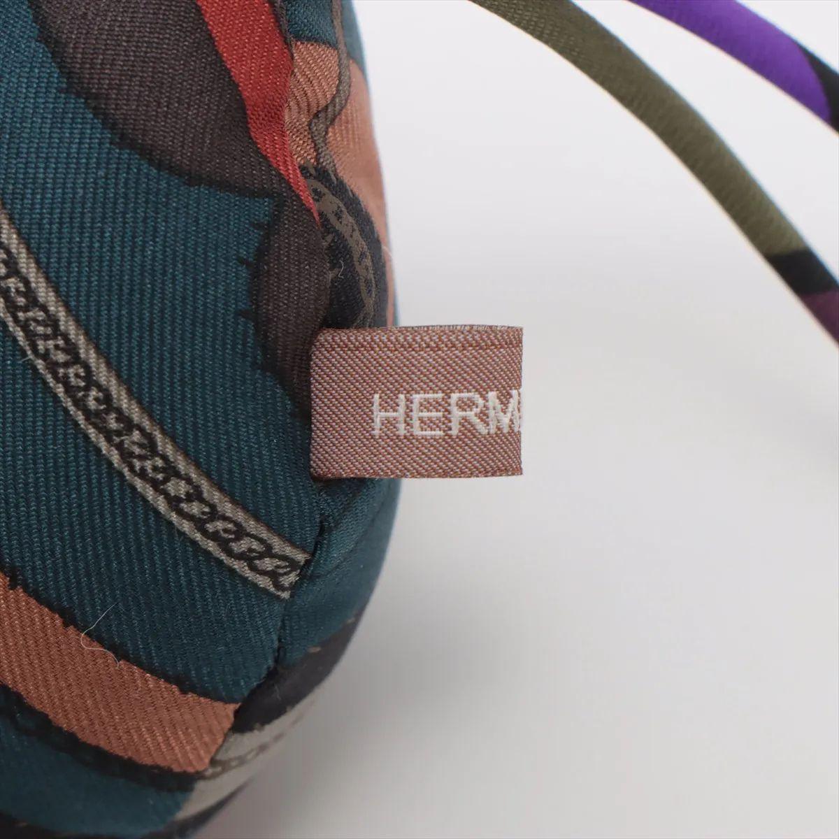 Hermès Petite Ash Charm Silk Green In Good Condition For Sale In Humacao, PR