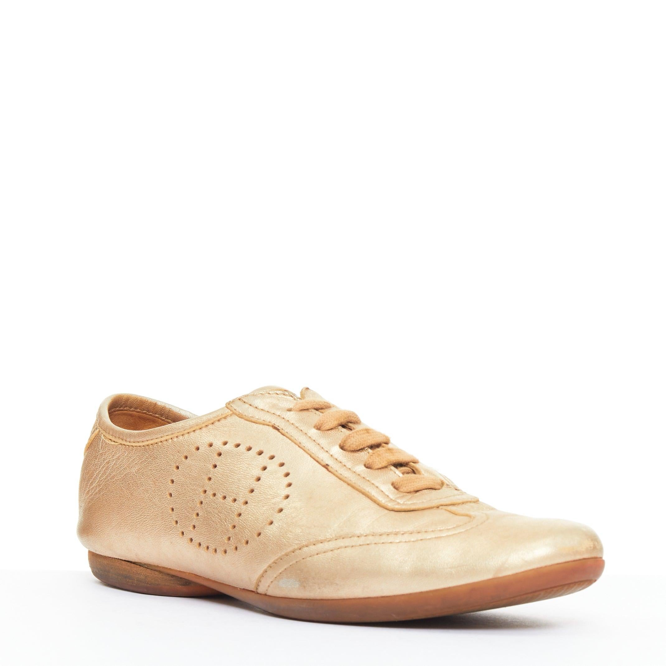 HERMES Pewter gold metallic perforated H leather laced flat sneakers EU37
Reference: GEGG/A00217
Brand: Hermes
Model: Pewter
Material: Leather
Color: Bronze
Pattern: Solid
Closure: Lace Up
Lining: Brown Leather
Extra Details: Gold-tone leather