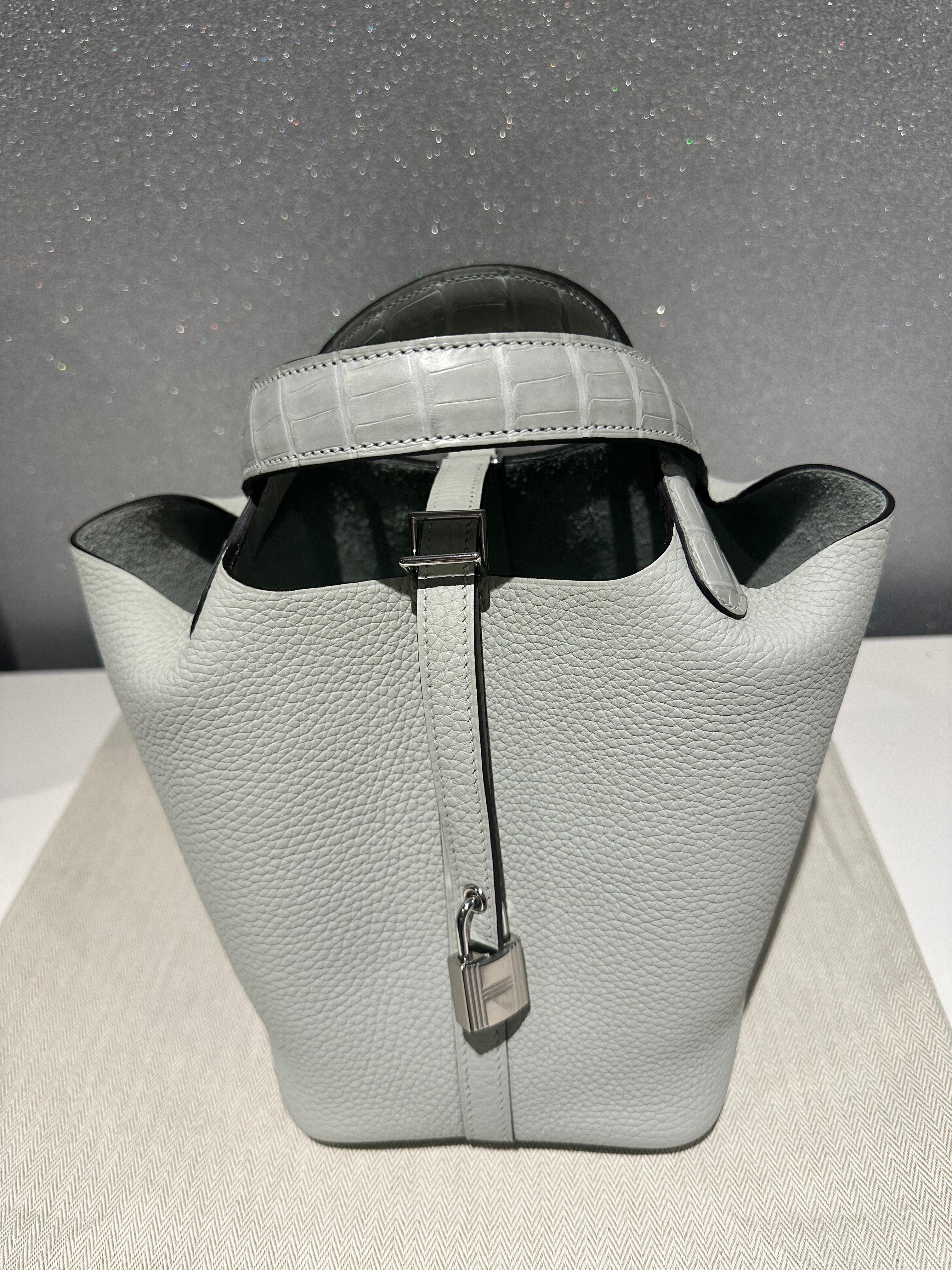 Hermès Picotin 18 Lock in al de gris clemence leather w/ matte alligator handle en vente 1