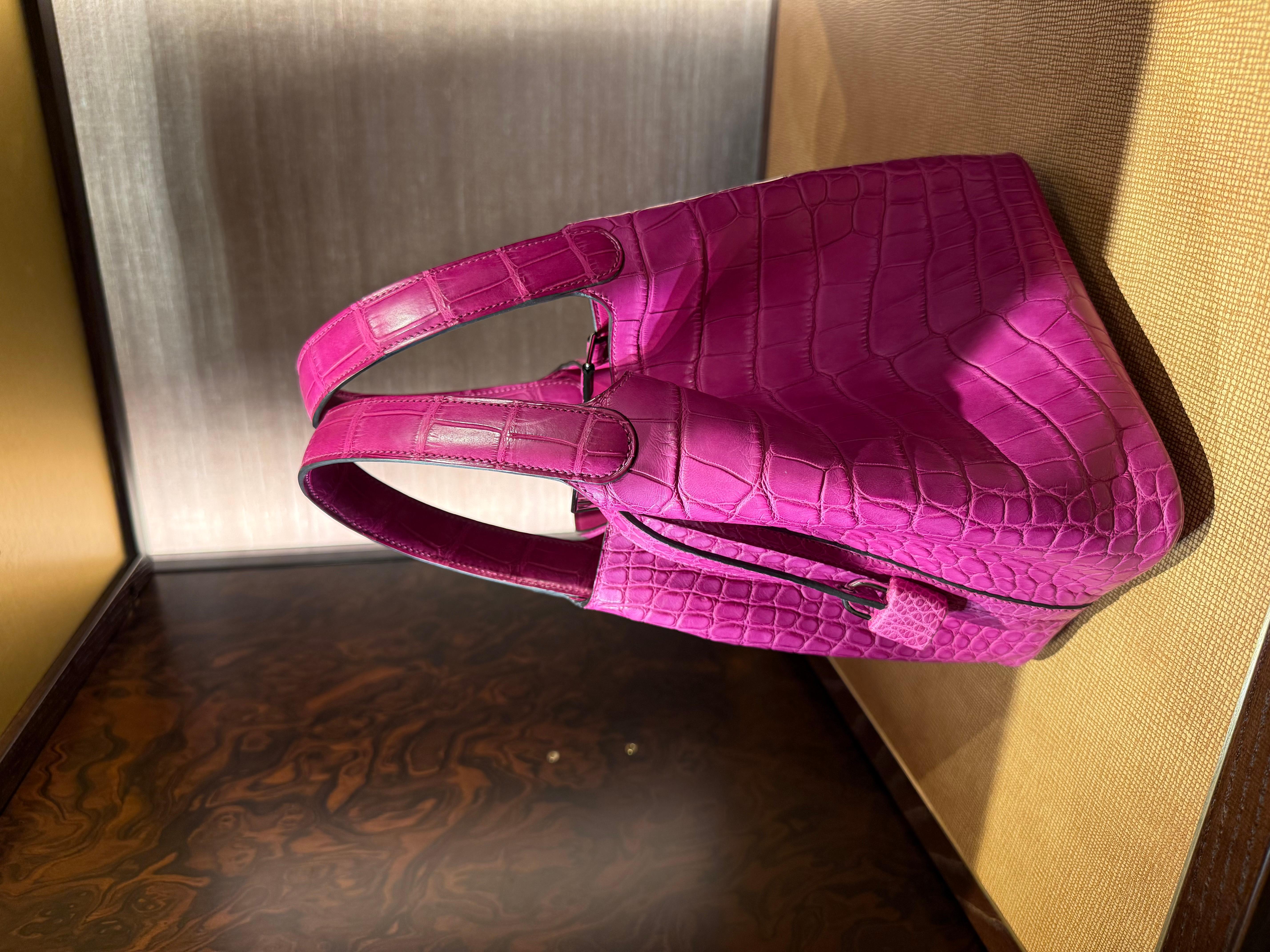 Hermes Picotin 18 Rose Scheherazade Matte Alligator Unisexe en vente