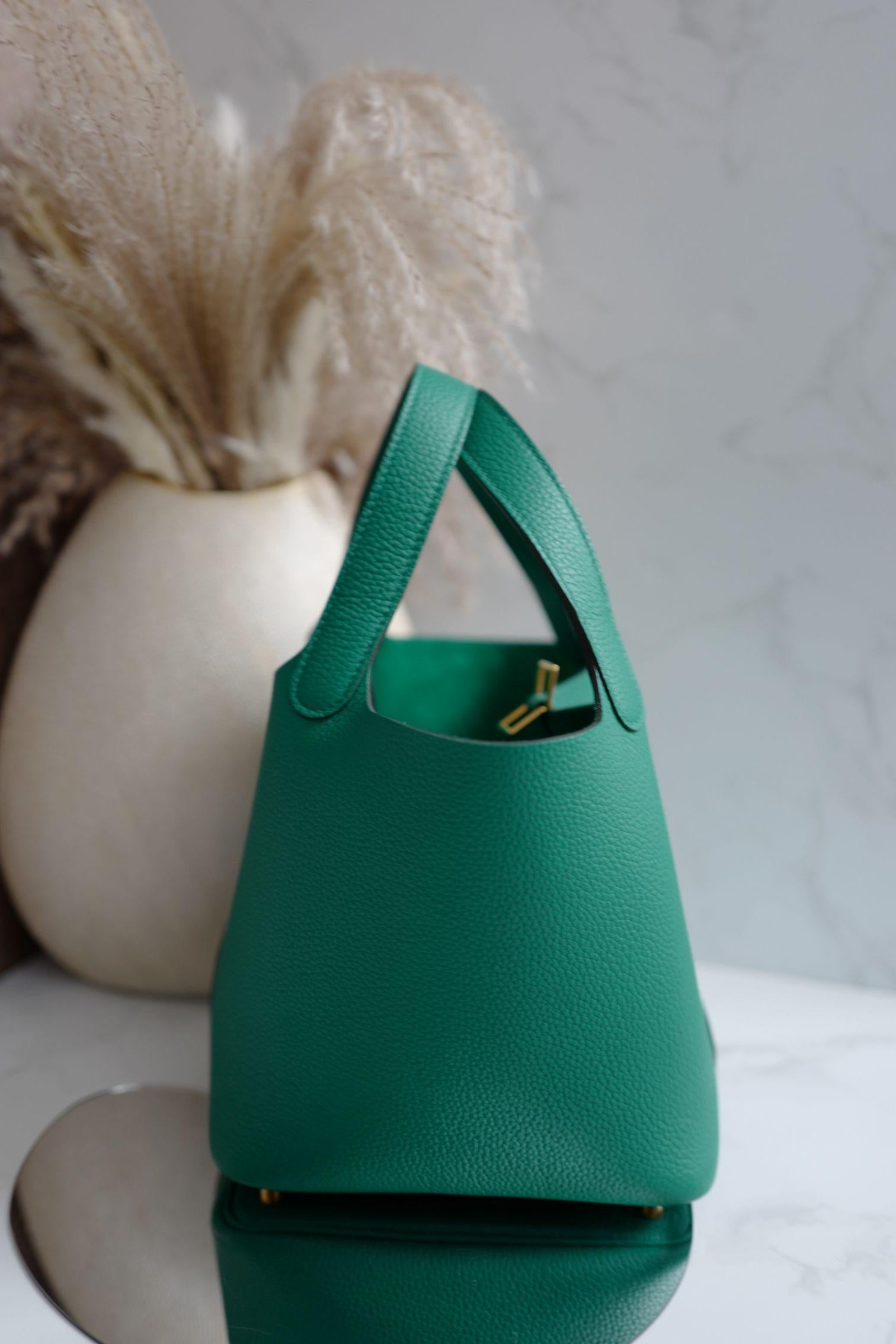 Hermes Picotin 18 Vert Jade with Gold Hardware U Stamp In New Condition For Sale In Forest Park, GA