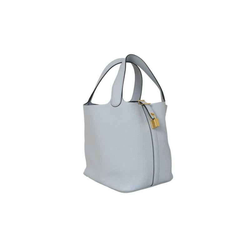 Hermes Picotin 22 Schloss Tasche Gold Hardware blau Pal

Zertifizierte Authentizität
Zustand: Brandneu
Herkunft: Frankreich
Kollektion: Z
Abmessungen: 7,25 x 8,75 x 8,5 Zoll; Fallhöhe: 7 Zoll