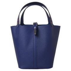 Hermès - Sac Picotin 22 en métal palladié avec poignée en maille, bleu encre