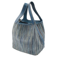 Hermès Picotin handbag in Vibrato blue leather.
