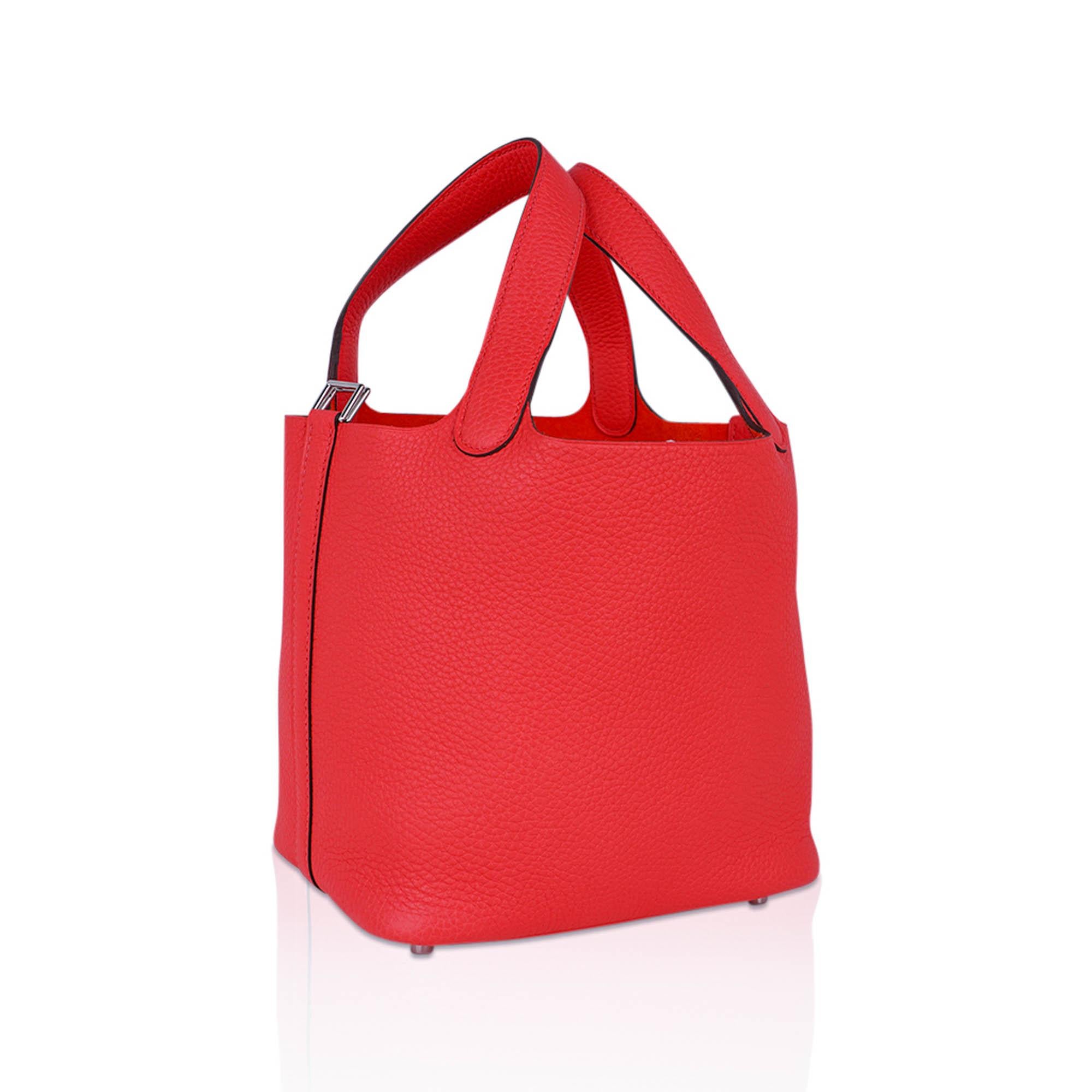 Mightychic offers an Hermes Picotin Lock 18 tote bag featured in Rose Mexico.
Beautiful pop of colour.
This charming Hermes Picotin tote is a perfect everyday go to bag.
Clemence leather with Palladium hardware.
Comes with lock and keys, sleeper,