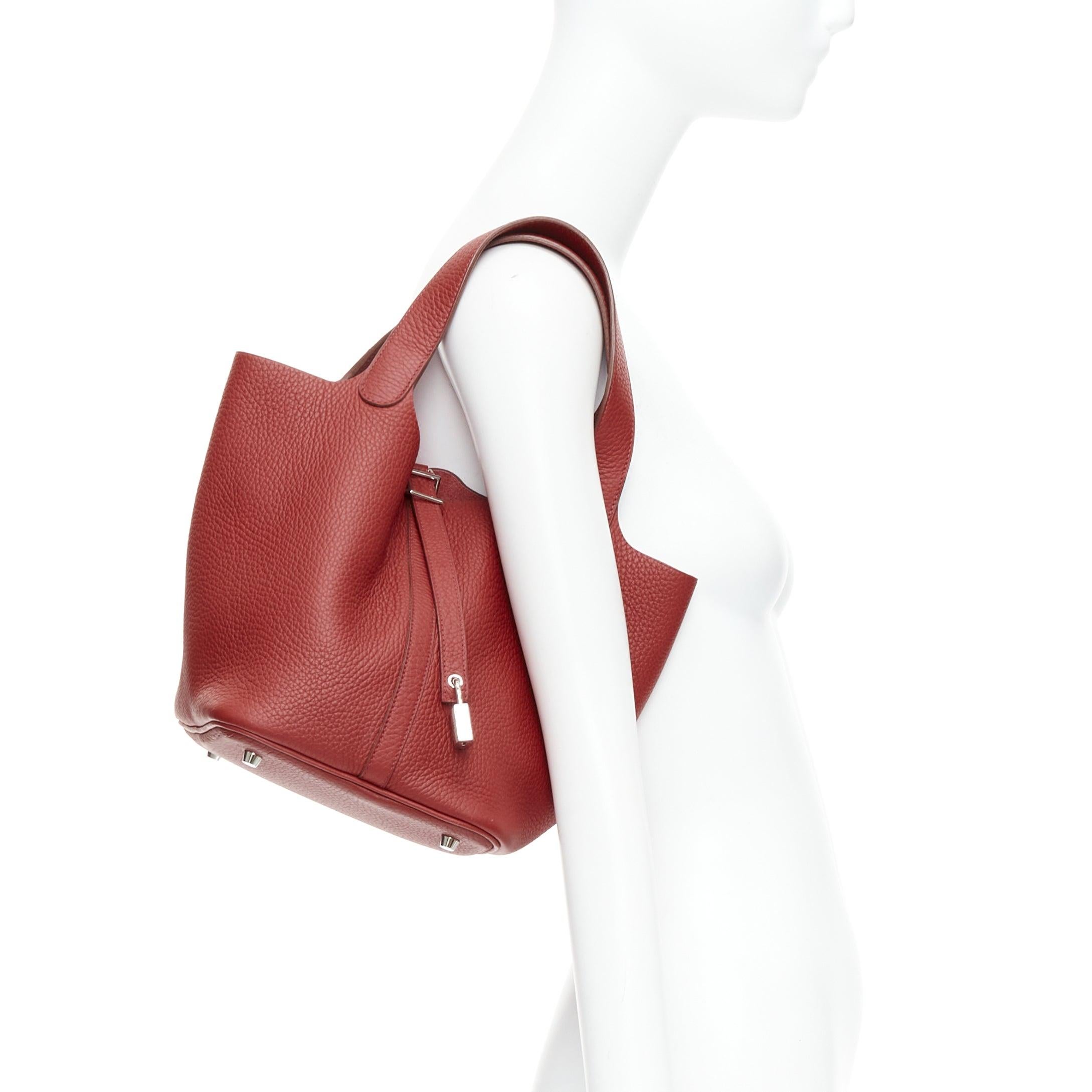 HERMES Picotin Lock 22 red clemance palladium hardware tote bag
Reference: NKLL/A00364
Brand: Hermes
Model: Picotin 22
Material: Leather
Color: Red, Silver
Pattern: Solid
Closure: Lock
Lining: Red Leather
Extra Details: Herm√®s Bucket Bag. Clemence