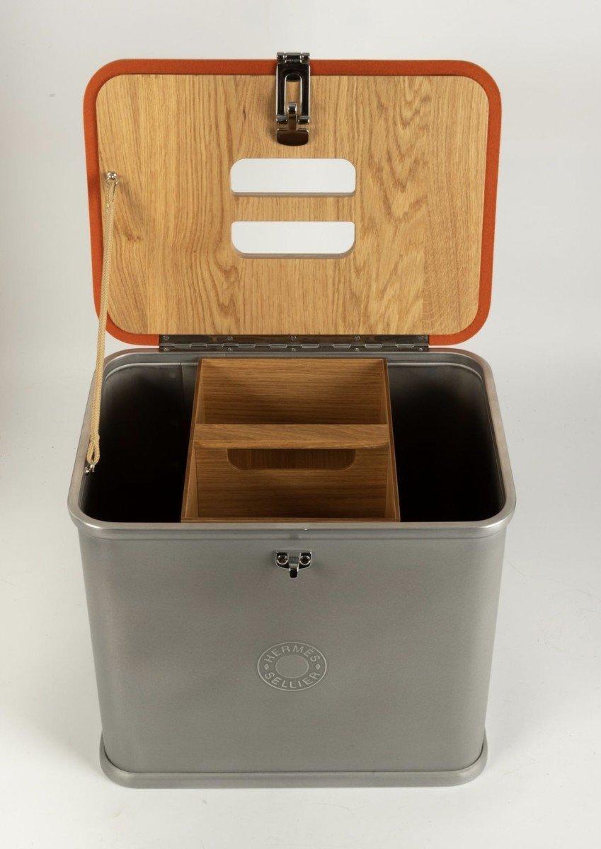 Aluminium and wood grooming box designed by Pierre Dubourg:
Lightweight, hard-wearing and padlockable - Removable compartments on two levels - Oak wood lid with handle - Can be used as a step for grooming your horse or getting on your horse 

Made