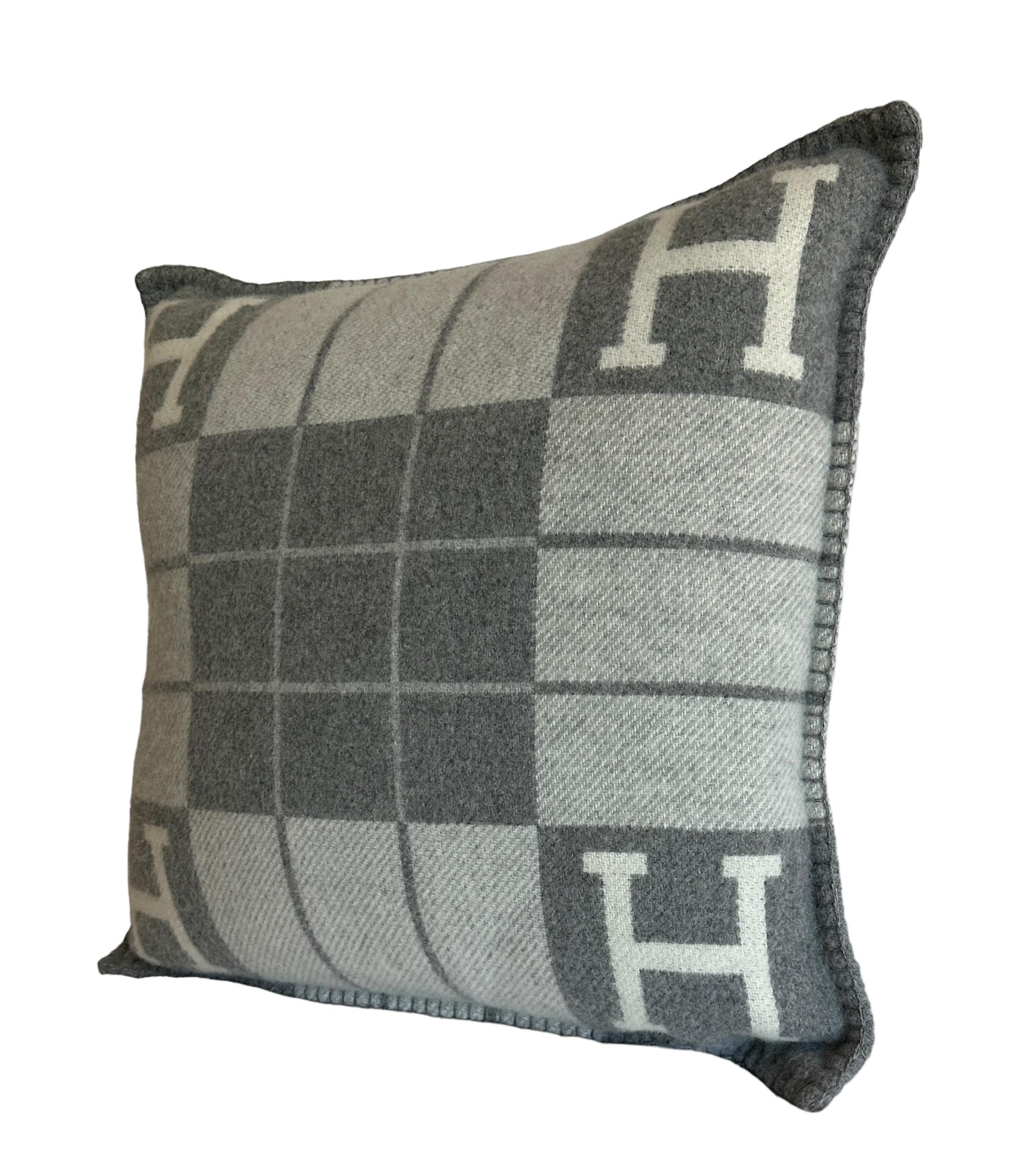 Cuscino Hermes Avalon III PM Gris Clair in Lana e Cachemire in vendita 1