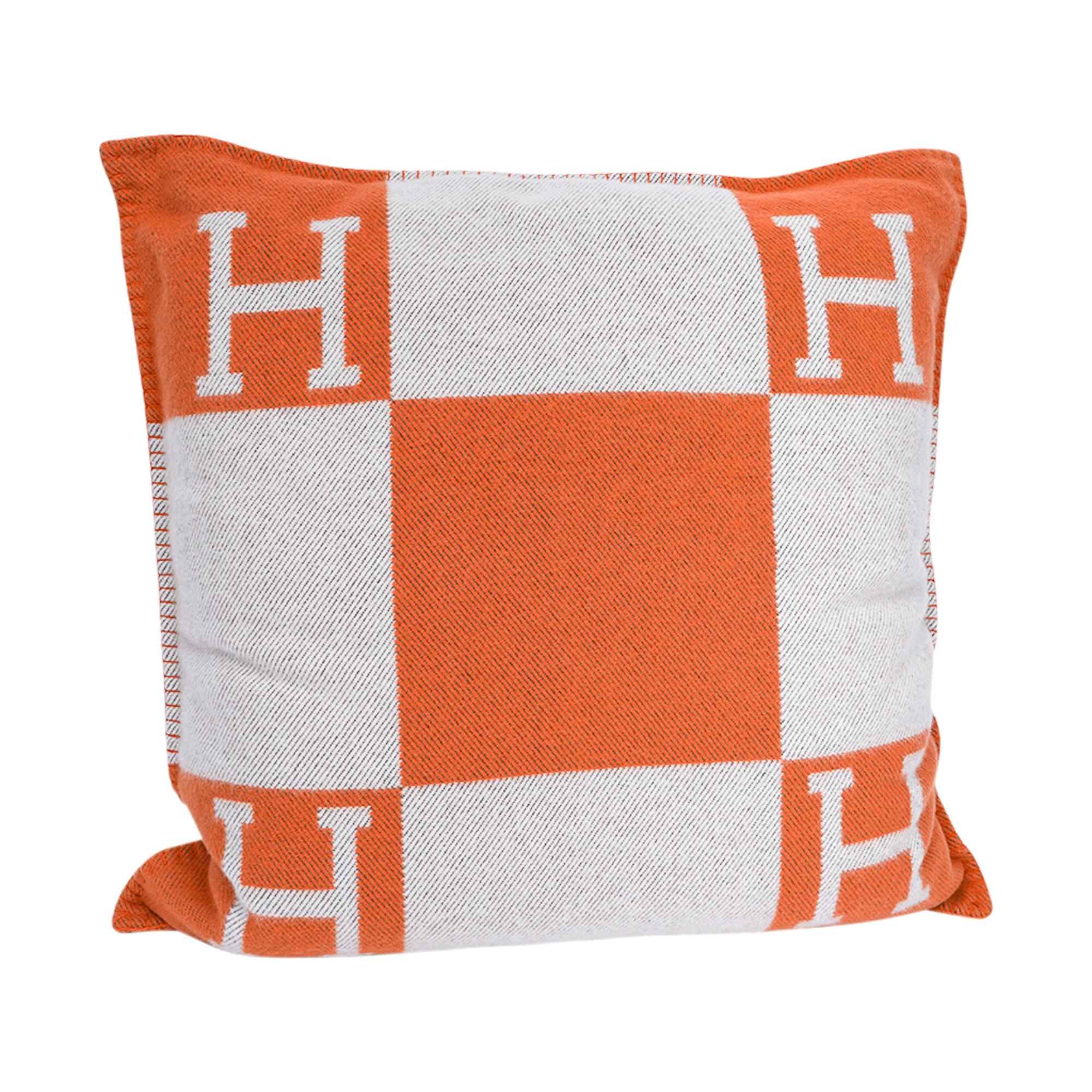 Beige Hermes Pillow Avalon Orange / Ecru Large Model New For Sale