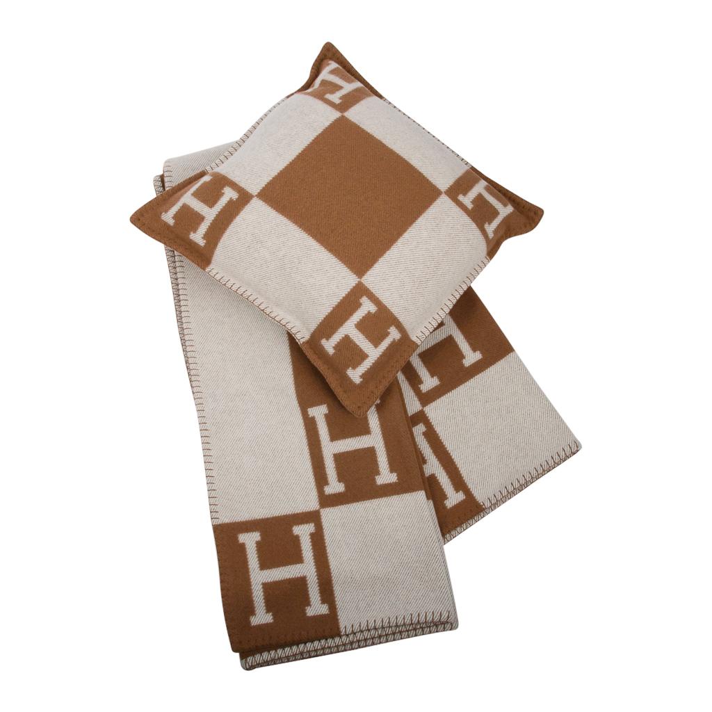 Hermes Pillow Avalon PM Signature H Camel / Ecru Throw Cushion Set of Two New In New Condition In Miami, FL