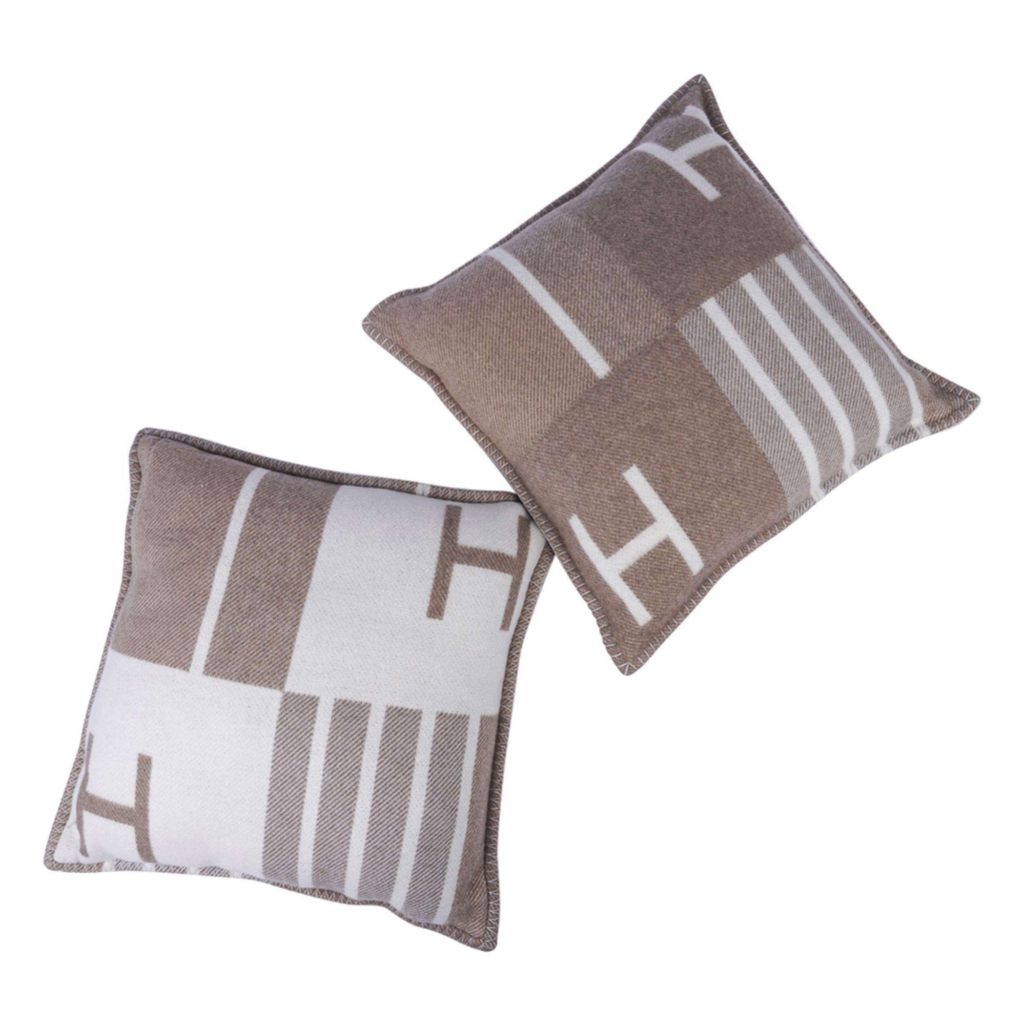 Guaranteed authentic Hermes small model limited edition Avalon Vibration pillows set of two (2) with the iconic H featured in Taupe and Ecru.
The removable cover is created from 90% Wool and 10% Cashmere and has whip stitch edges.
Comes with