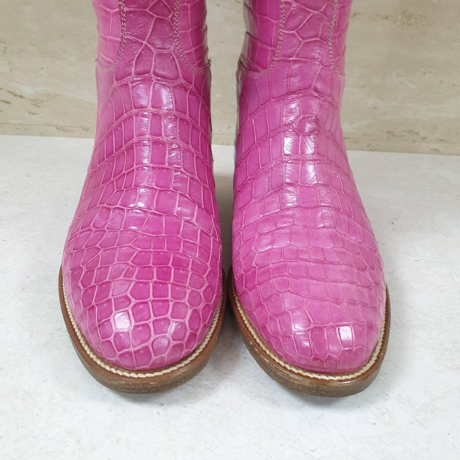 Stivali da salto in alligatore rosa di Hermès 1