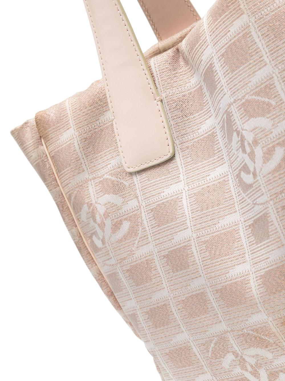Chanel Rosa Canvas Travel Line Reisetasche Kleine Tragetasche im Zustand „Gut“ in Paris, FR