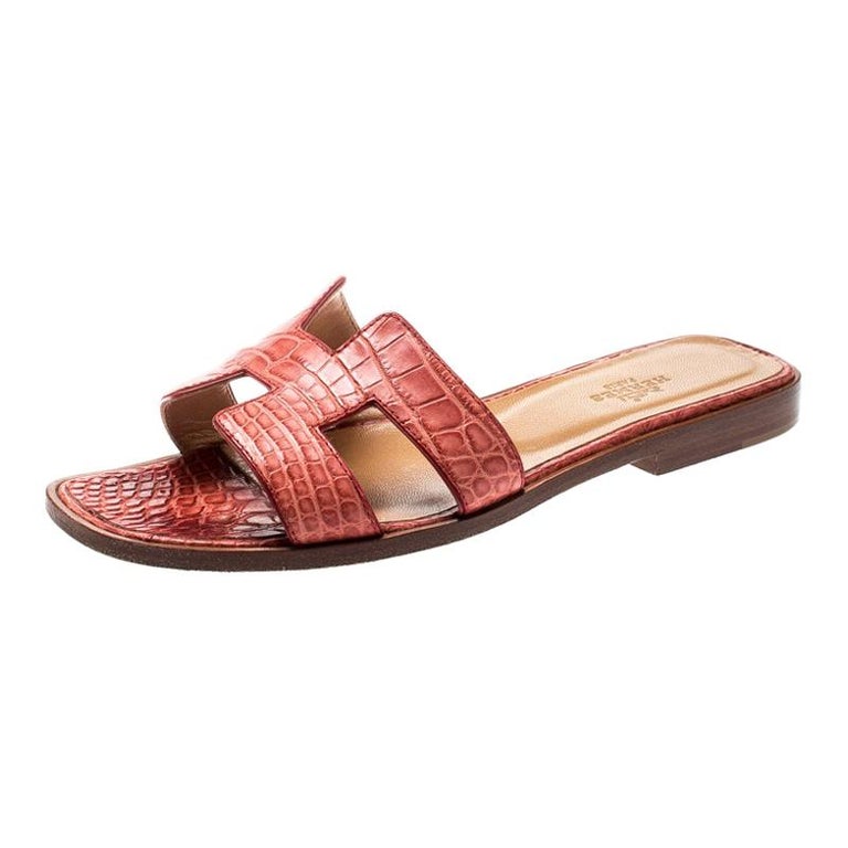 Hermes Pink Croc Leather Oran Flat Sandals Size 37 For Sale at 1stdibs